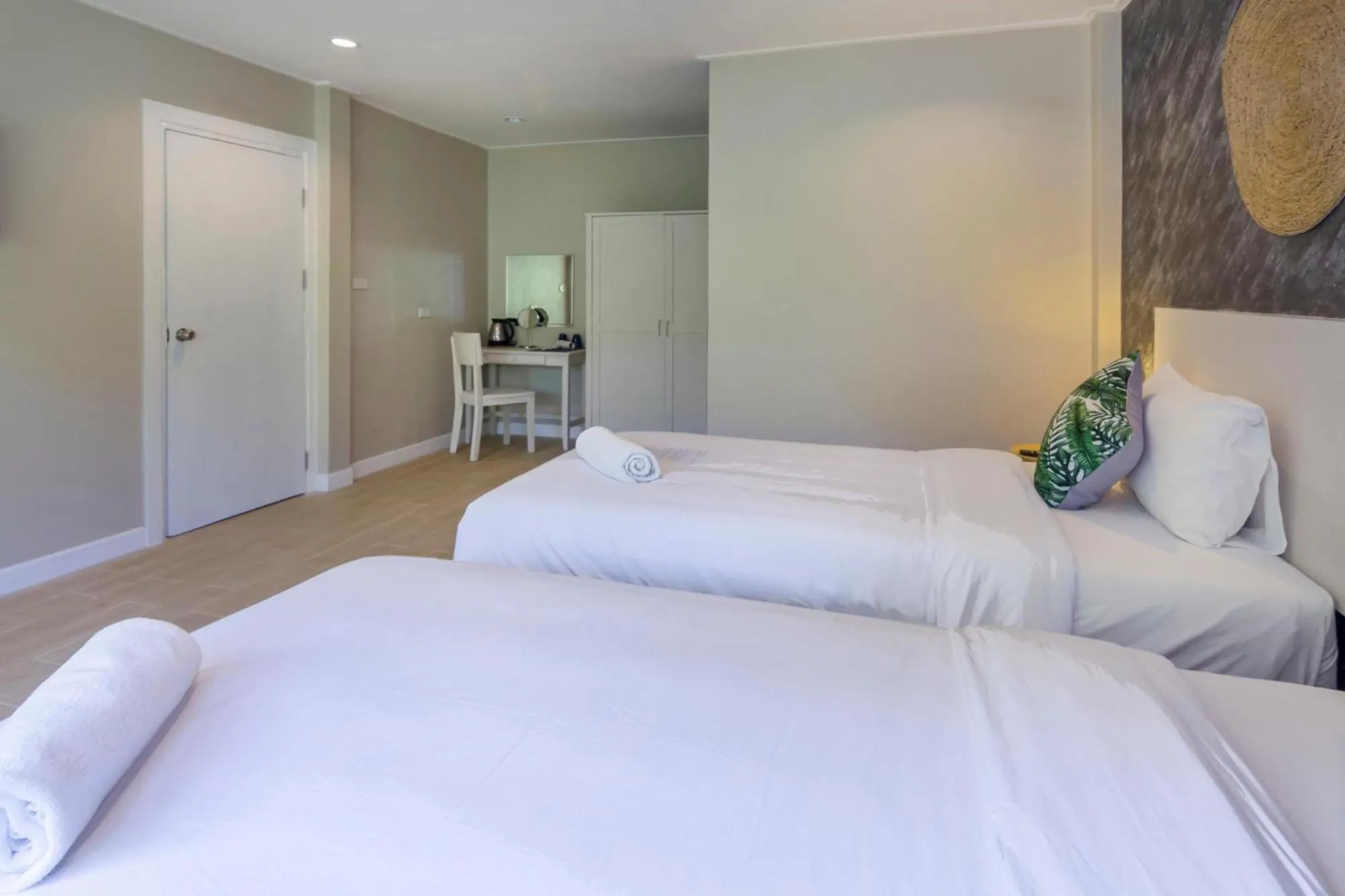 Bed in Let's Hyde Pattaya Resort & Villas - Pool Cabanas