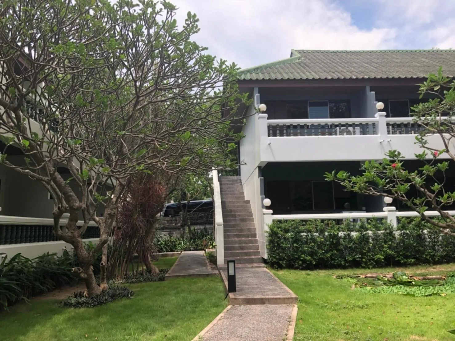 Property building in Let's Hyde Pattaya Resort & Villas - Pool Cabanas