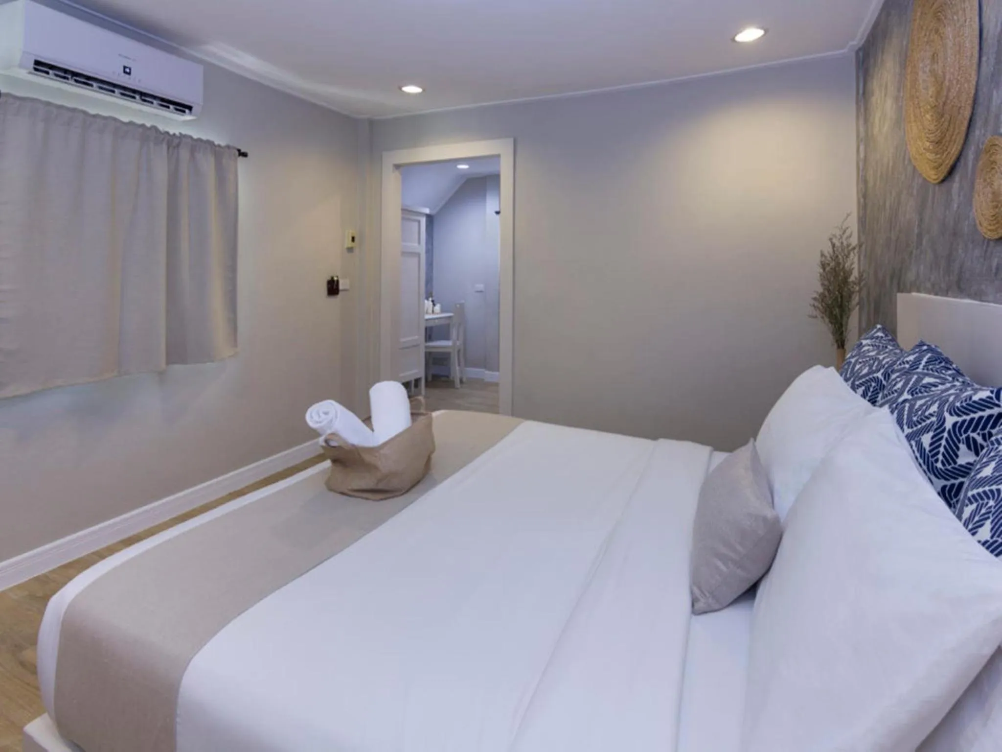 Bed in Let's Hyde Pattaya Resort & Villas - Pool Cabanas