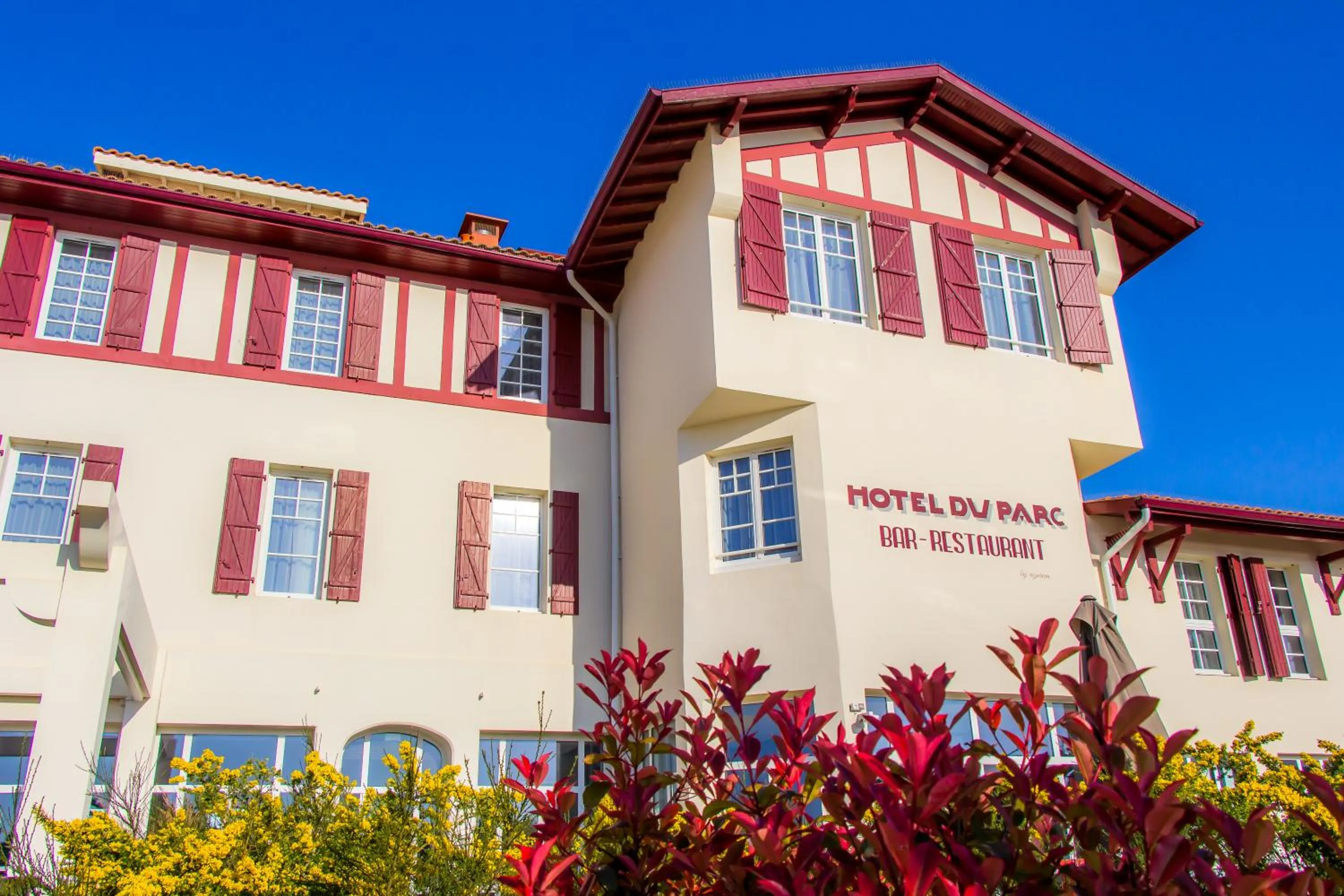 Property building in Hôtel du Parc & Spa