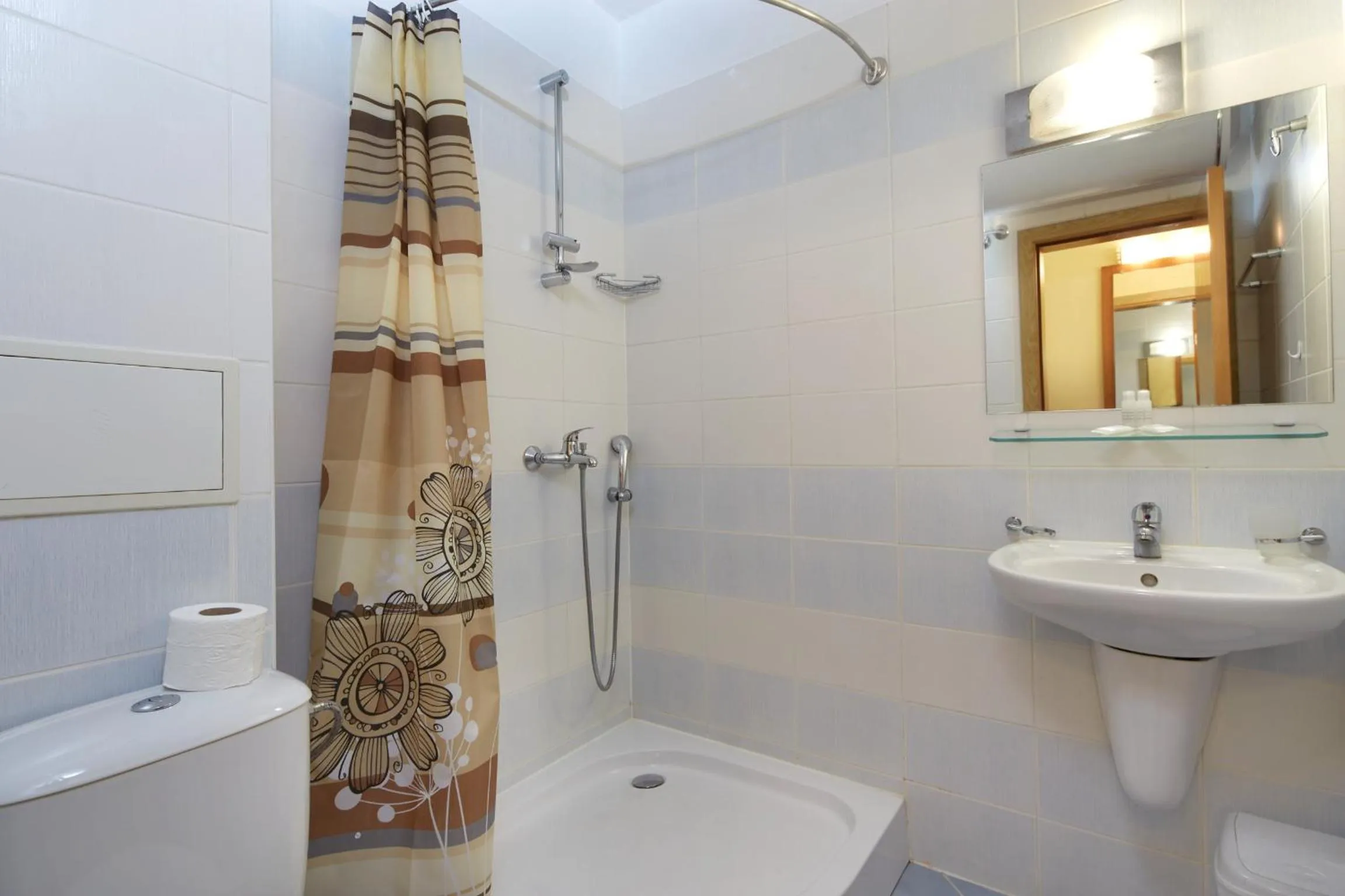 Shower in Pollo Resort