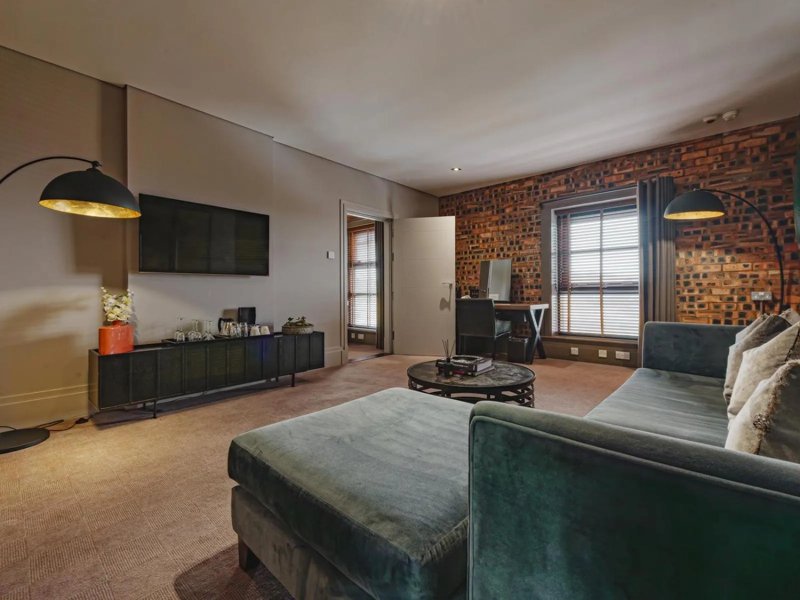 TV and multimedia in Dakota Edinburgh