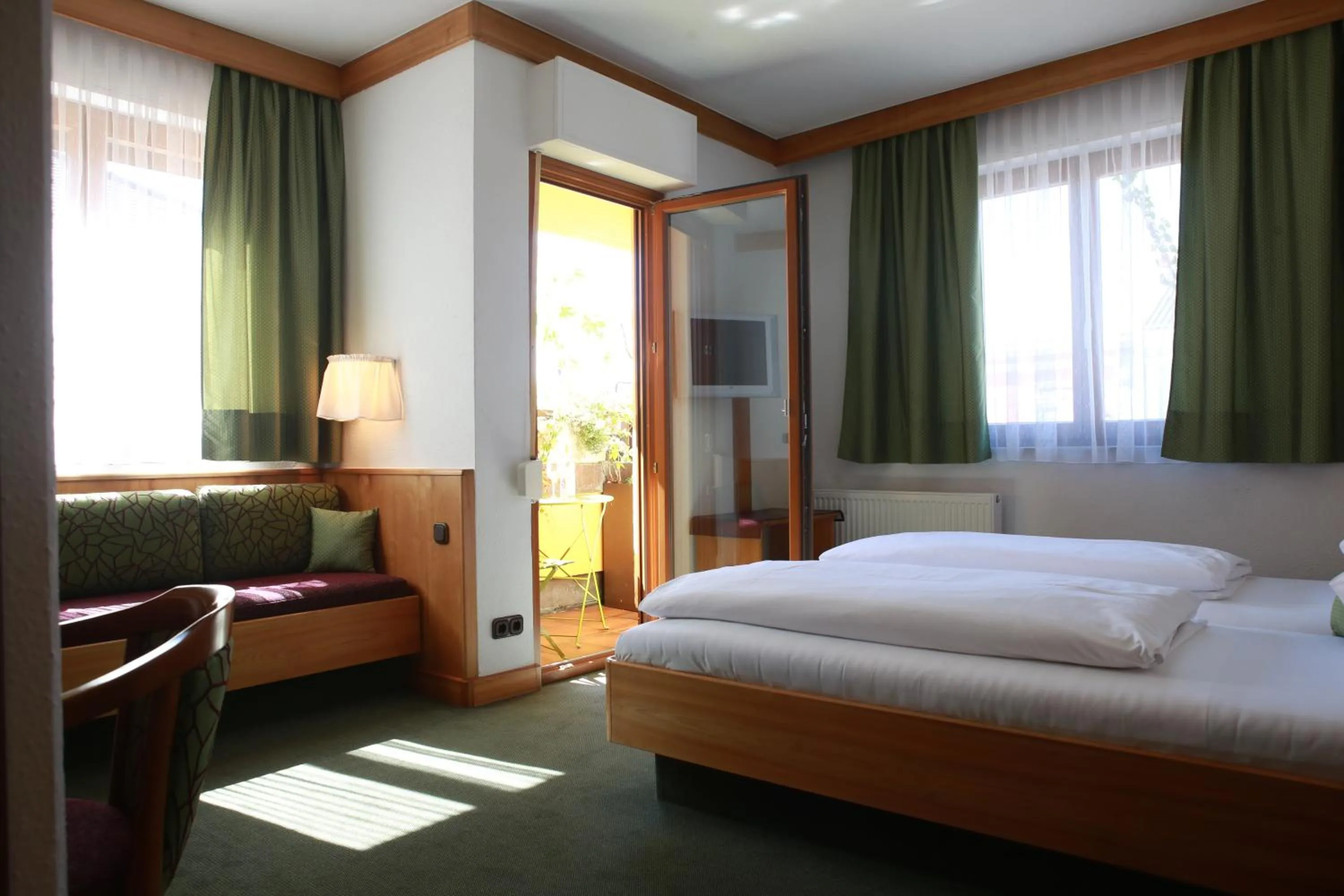 Balcony/Terrace, Bed in HOTEL ZILLNERs EINKEHR ***