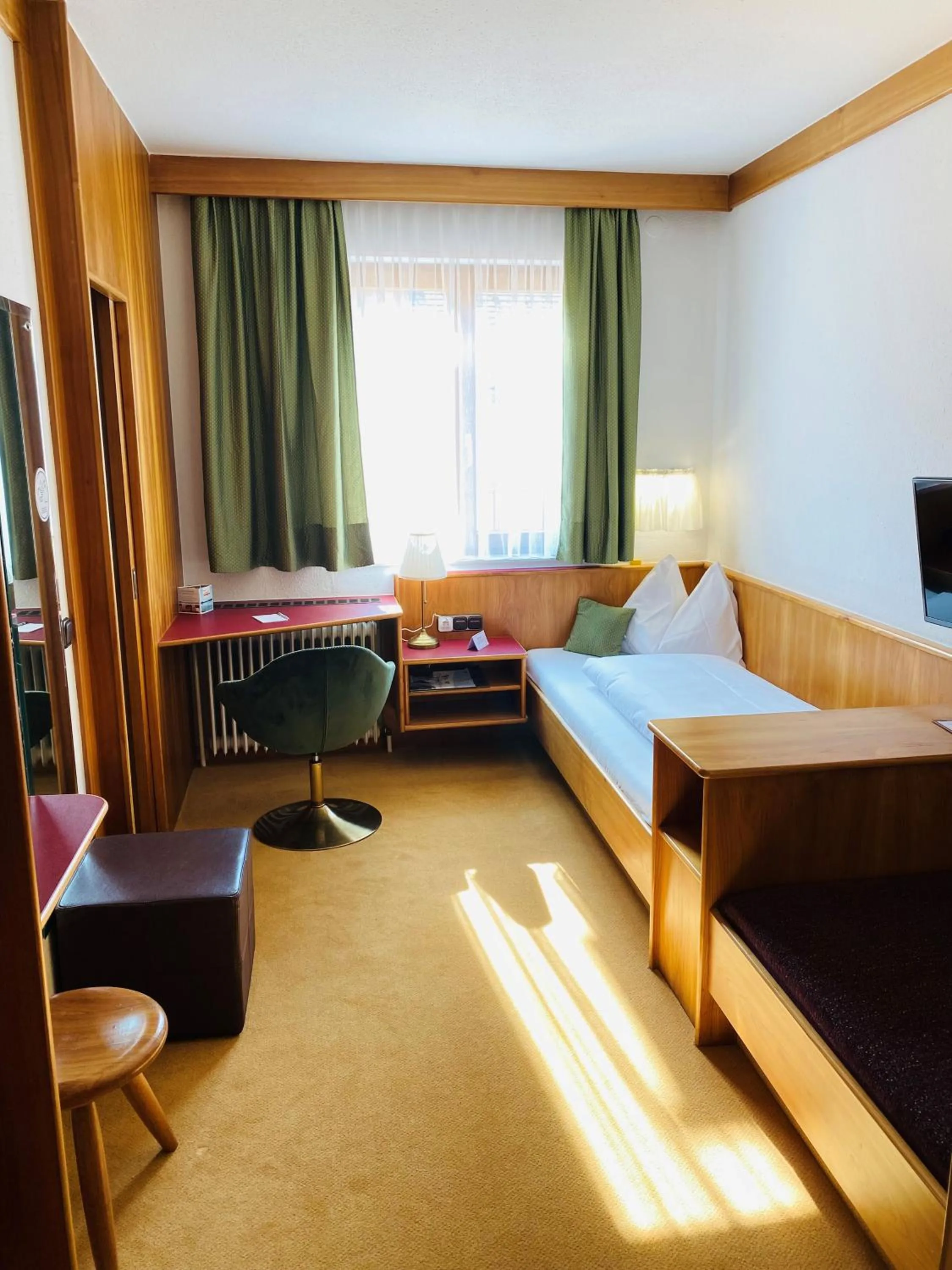 Photo of the whole room, Bed in HOTEL ZILLNERs EINKEHR ***