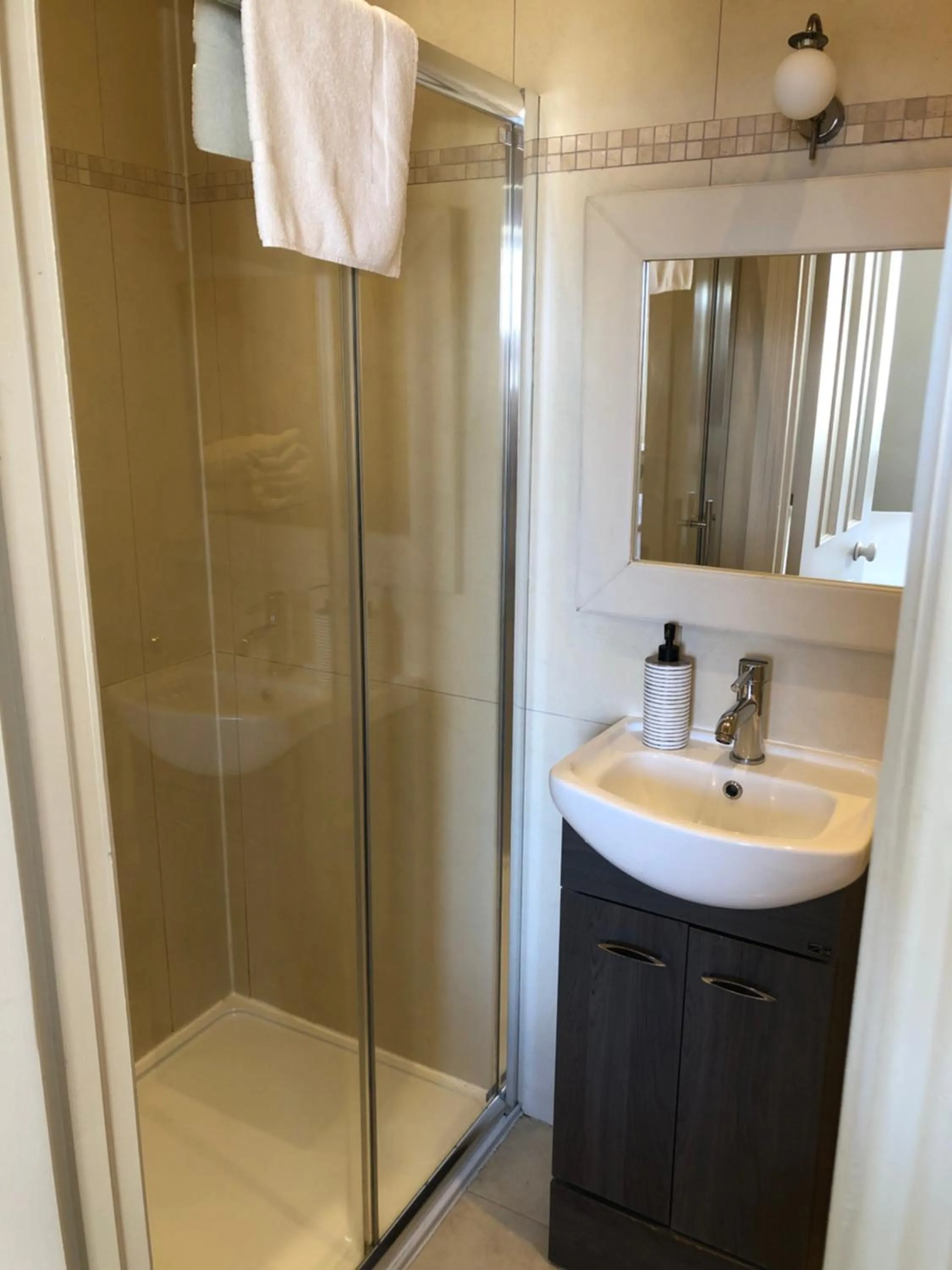 Bathroom in Horse & Hound