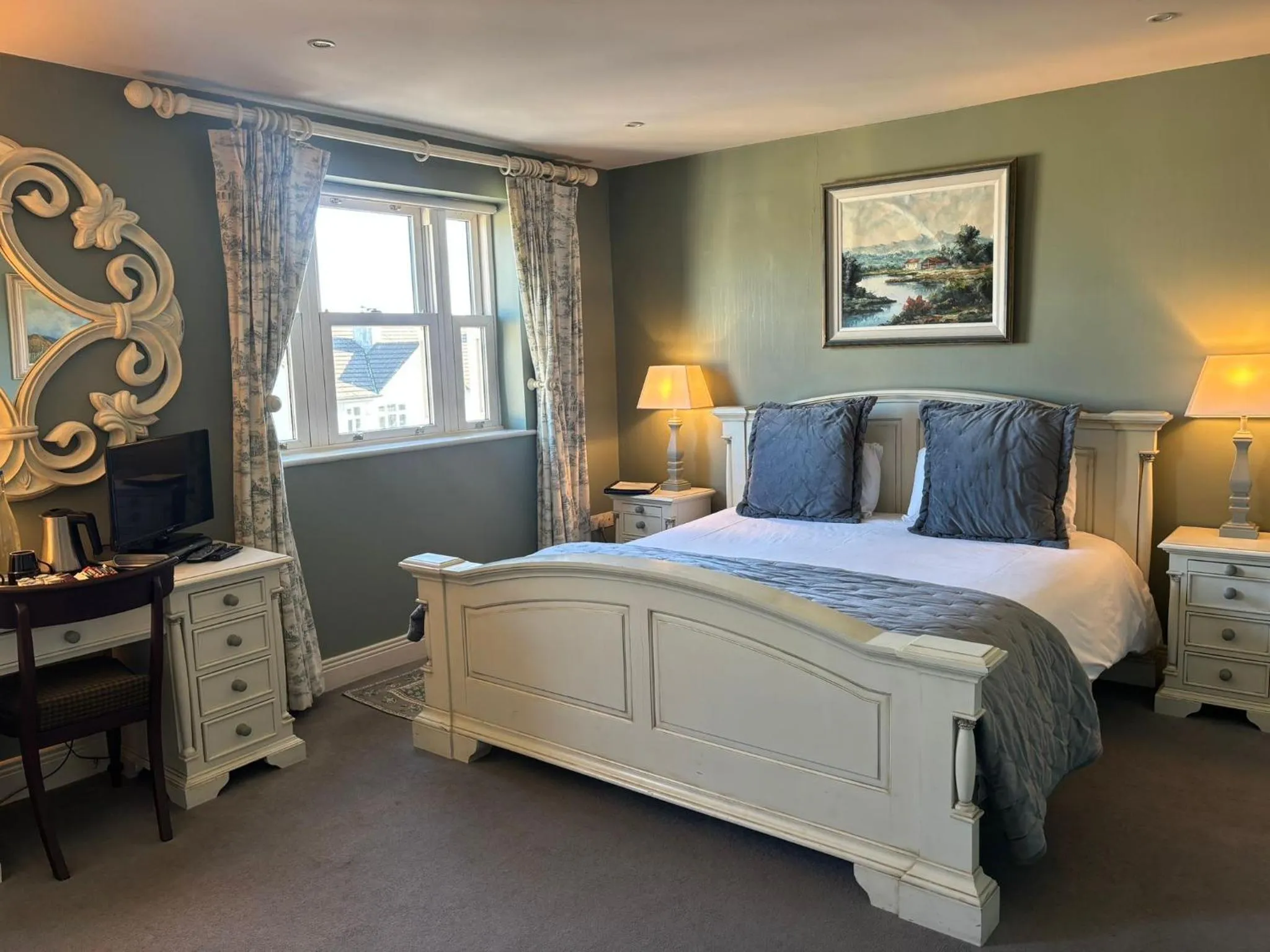 Photo of the whole room, Bed in Horse & Hound