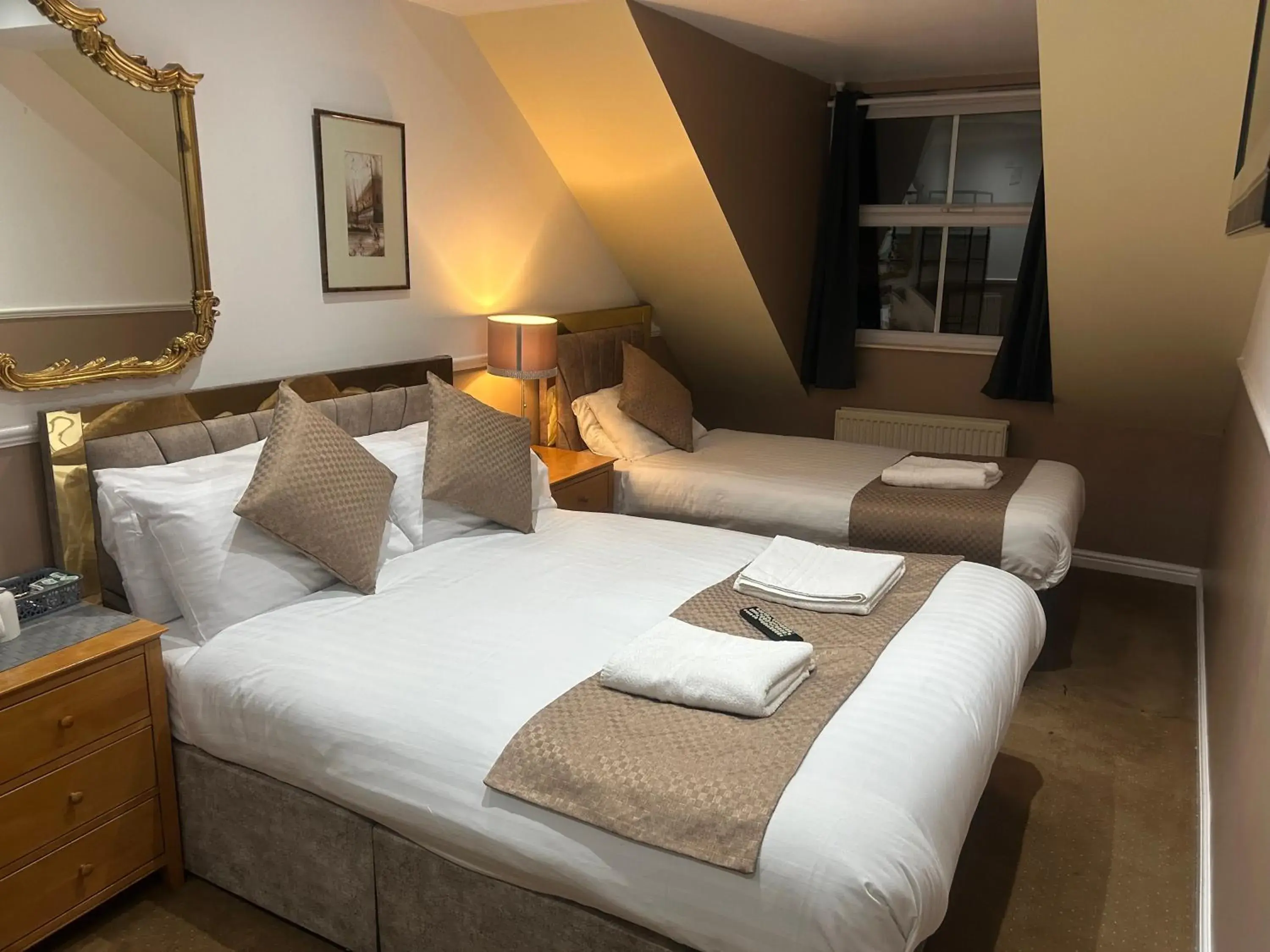 Deluxe Double or Twin Room in Arden Guest House B&B - NEC Birmingham - Birmingham Airport Deluxe Double or Twin Room in Arden Guest House B&B - NEC Birmingham - Birmingham Airport