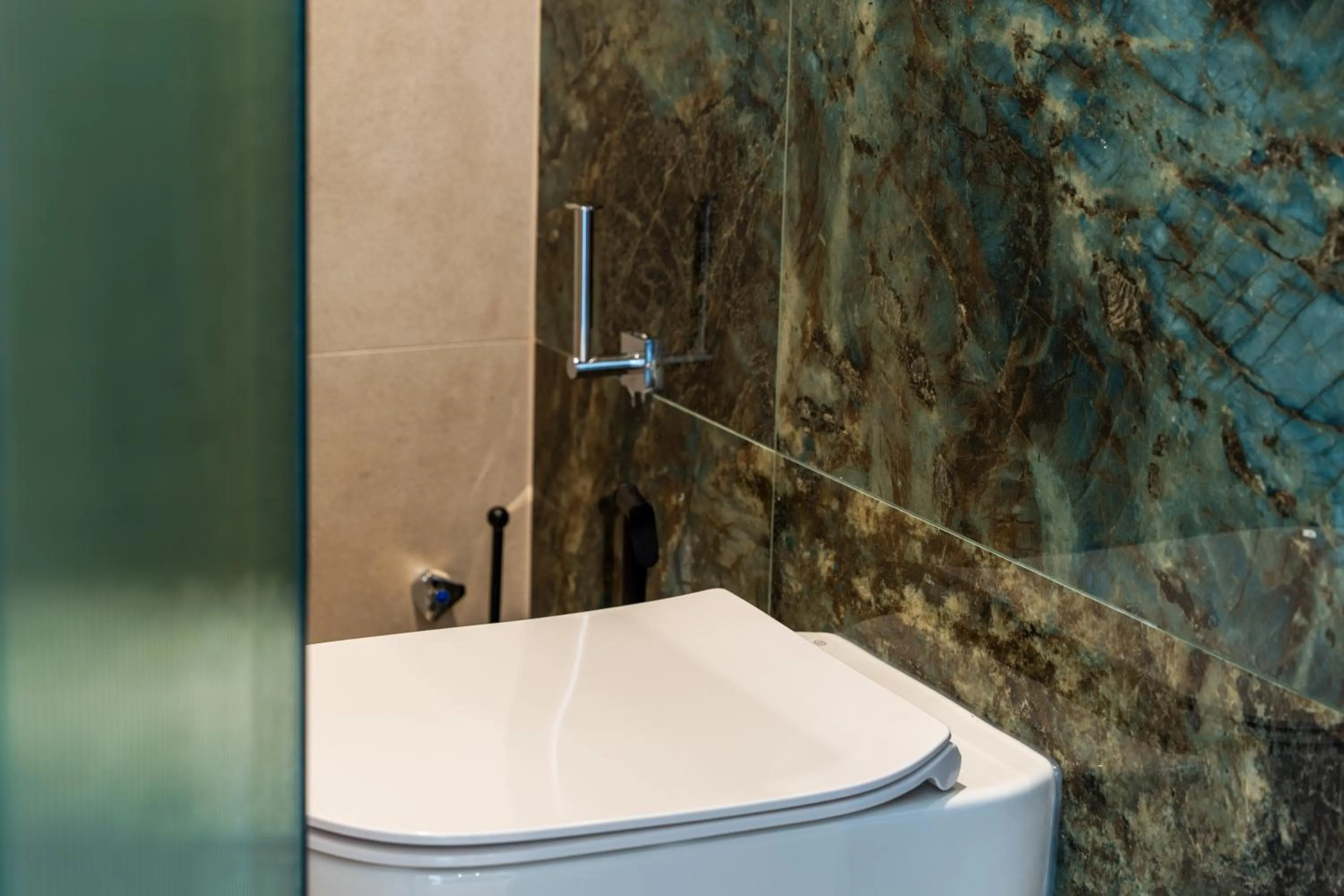 Toilet in Astoria Hotel