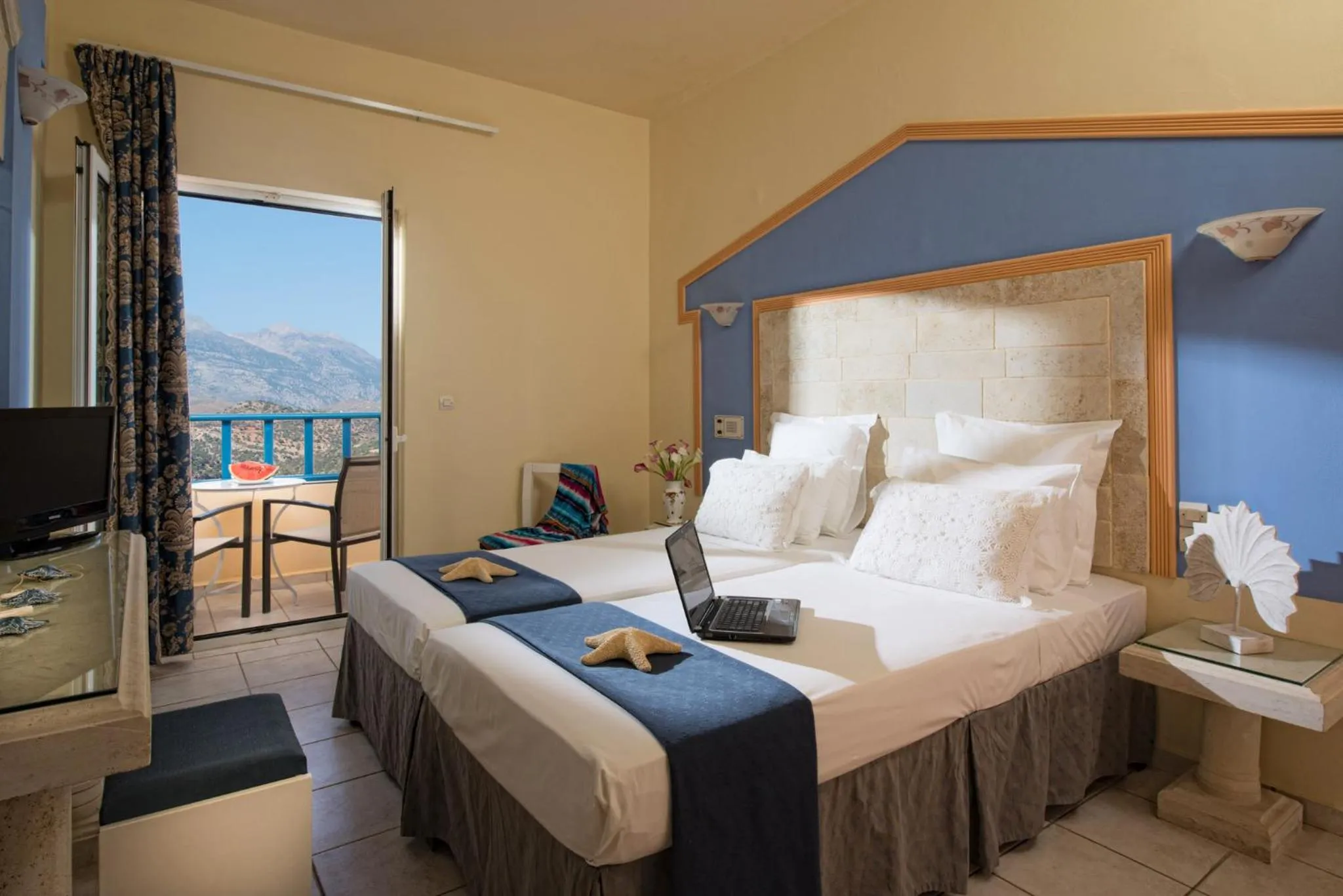 Bed in Astoria Hotel