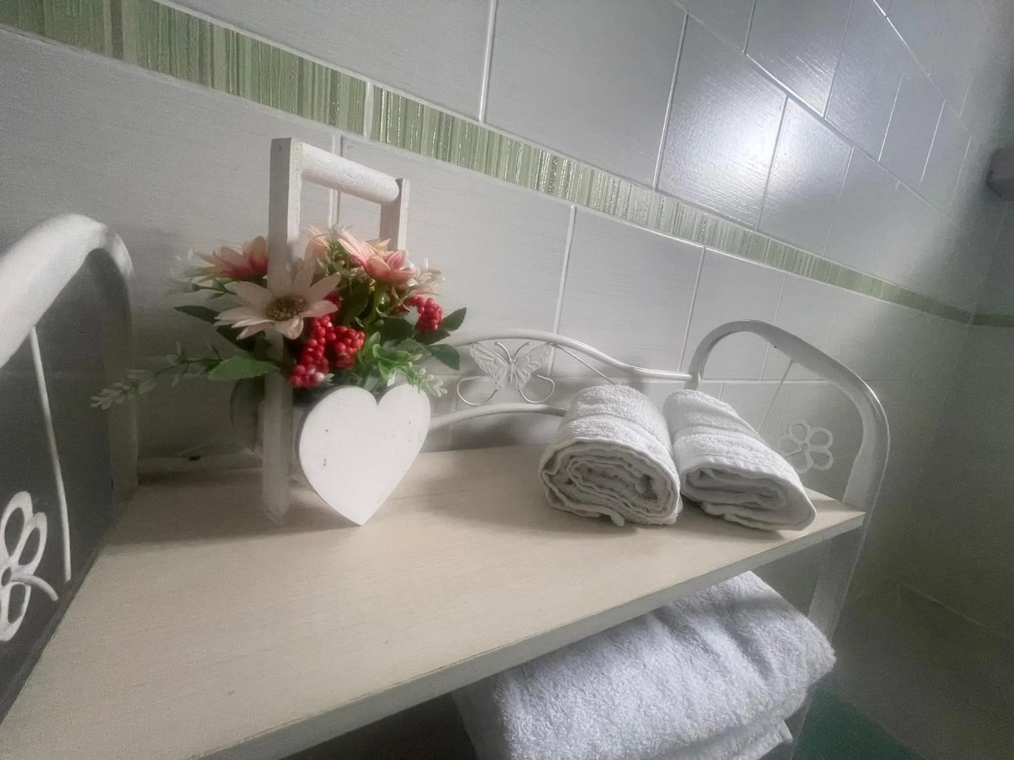 Bathroom, Bed in B&B Villa Luna