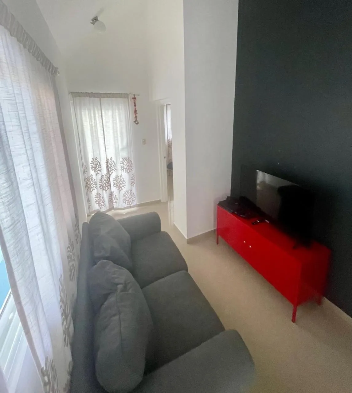 Communal lounge/ TV room in B&B Villa Luna