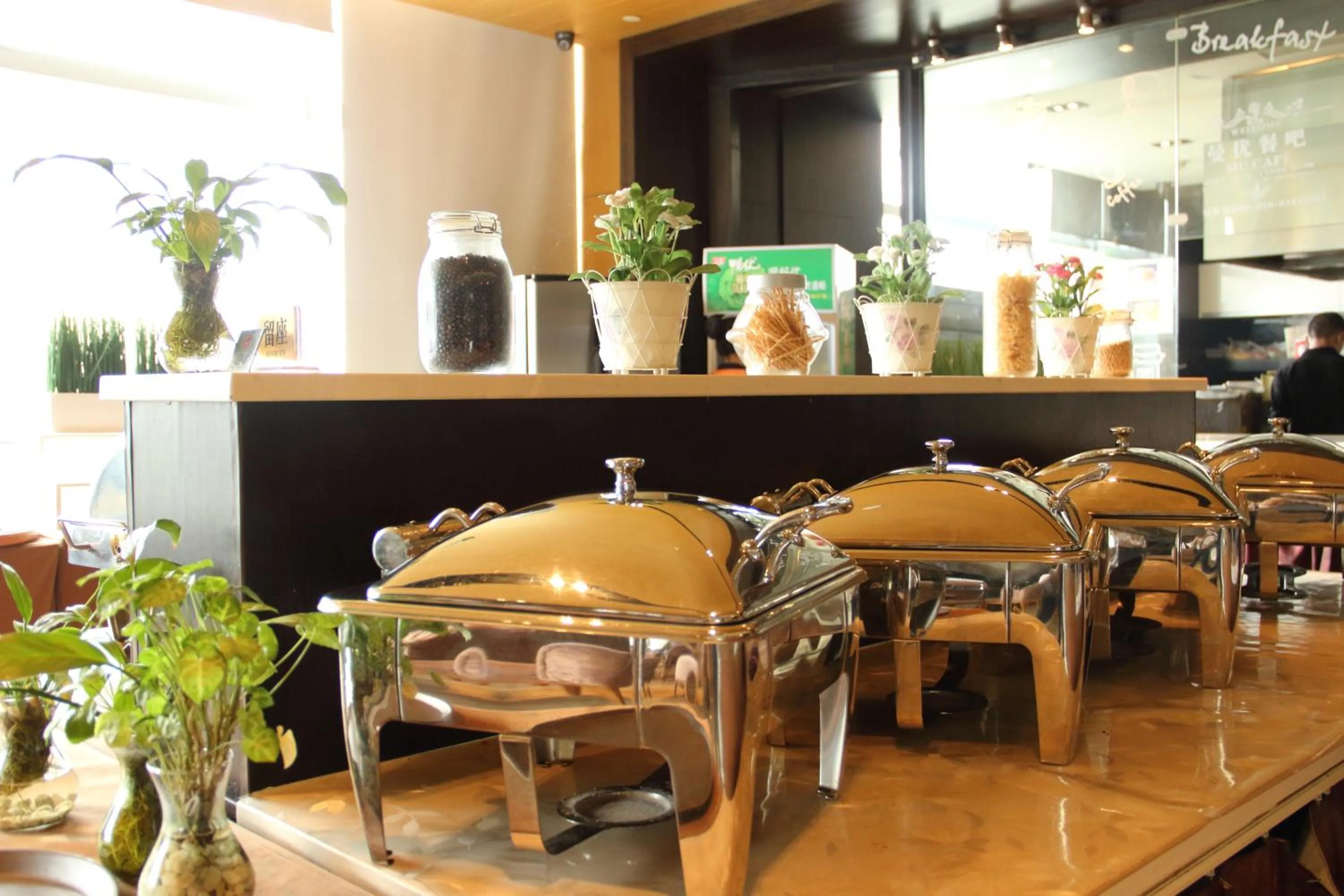 Buffet breakfast in Somerset Riverview Chengdu-Near Tianfu Square