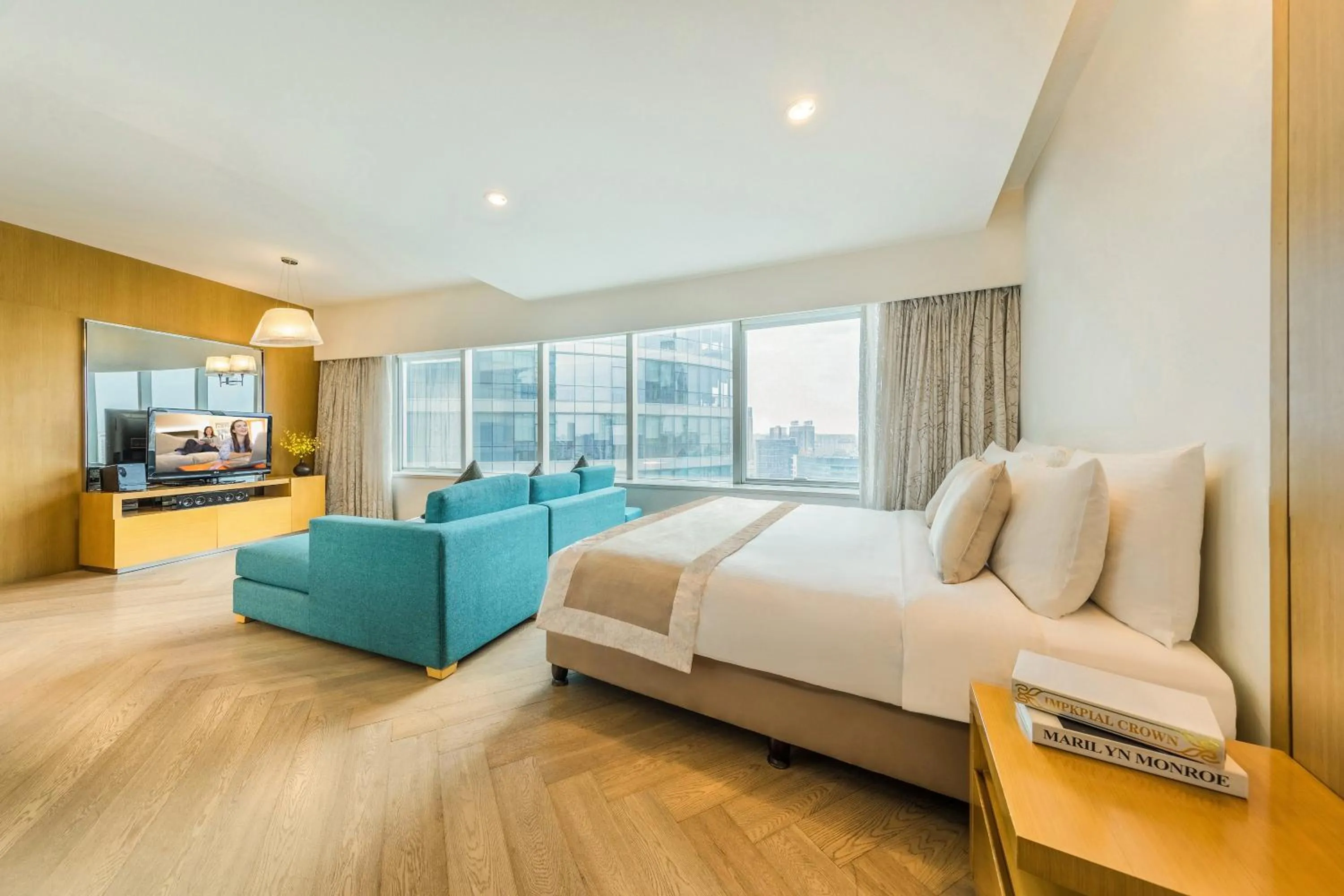 Seating area, Bed in Somerset Riverview Chengdu-Near Tianfu Square