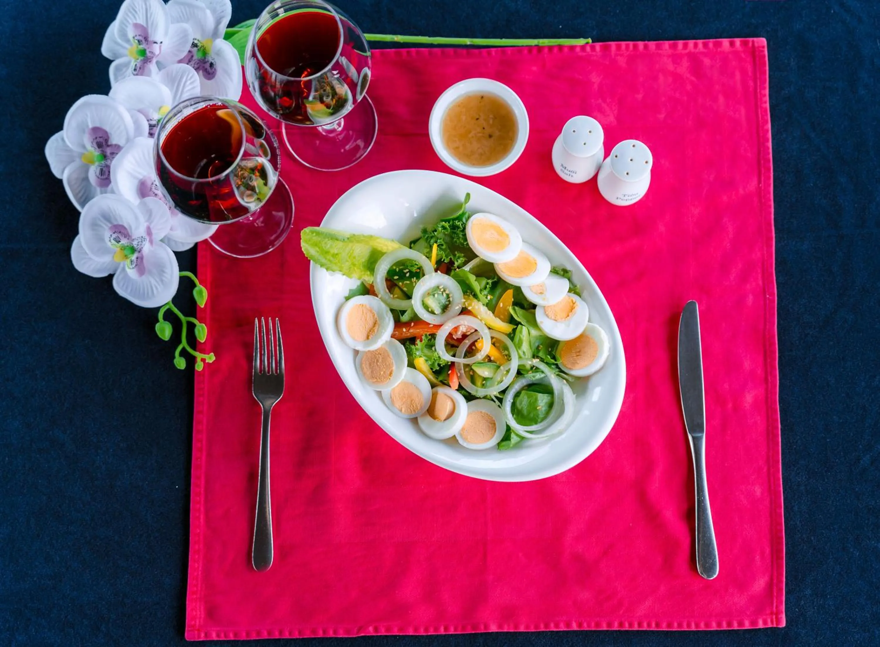 Restaurant/places to eat in Romance Hotel