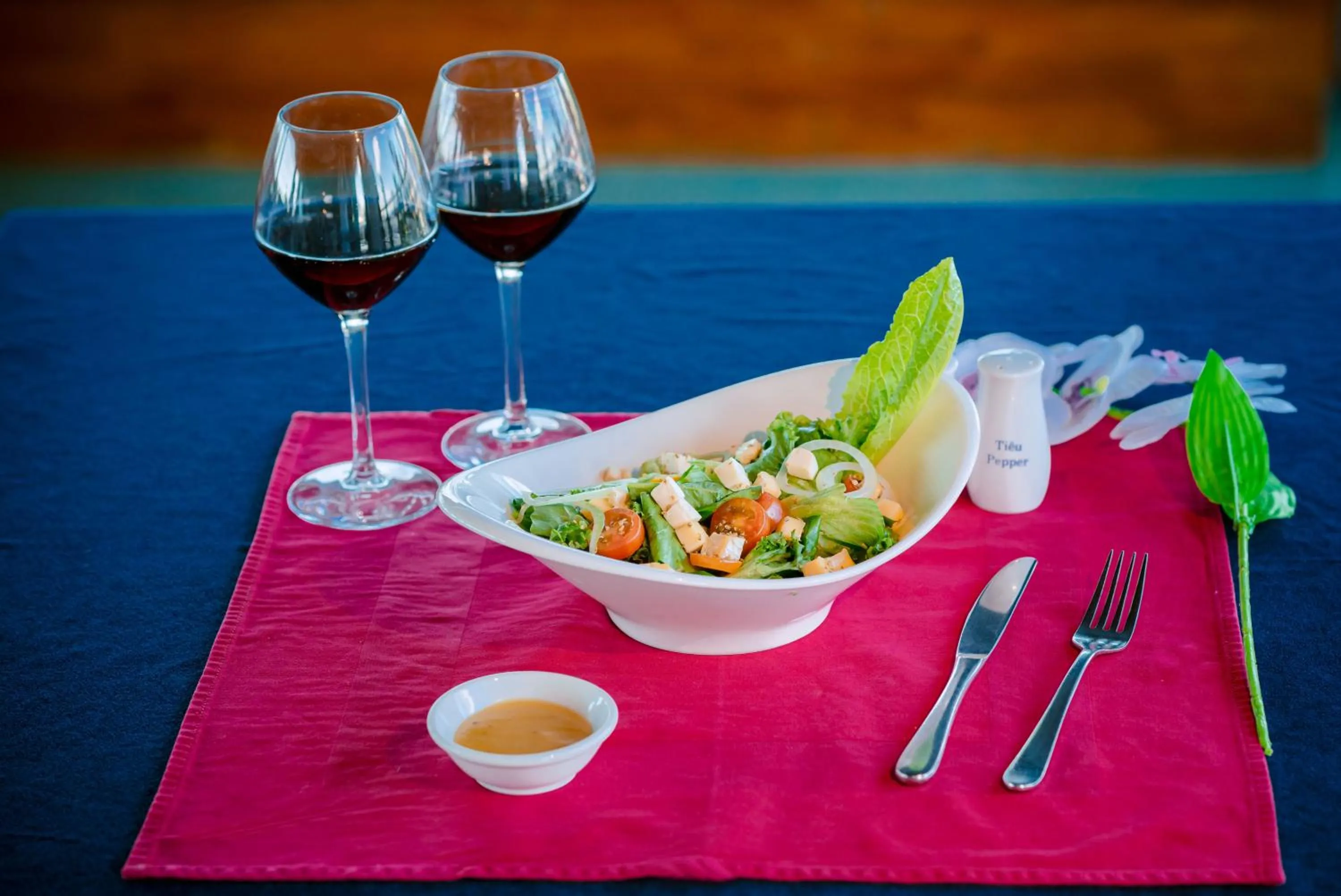 Restaurant/places to eat in Romance Hotel