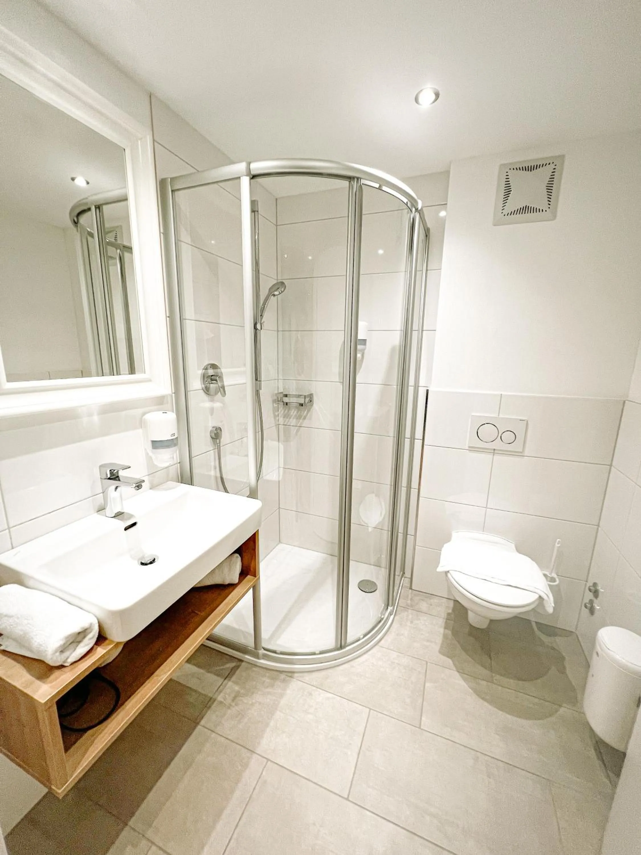 Shower in Hotel Pass Lueg