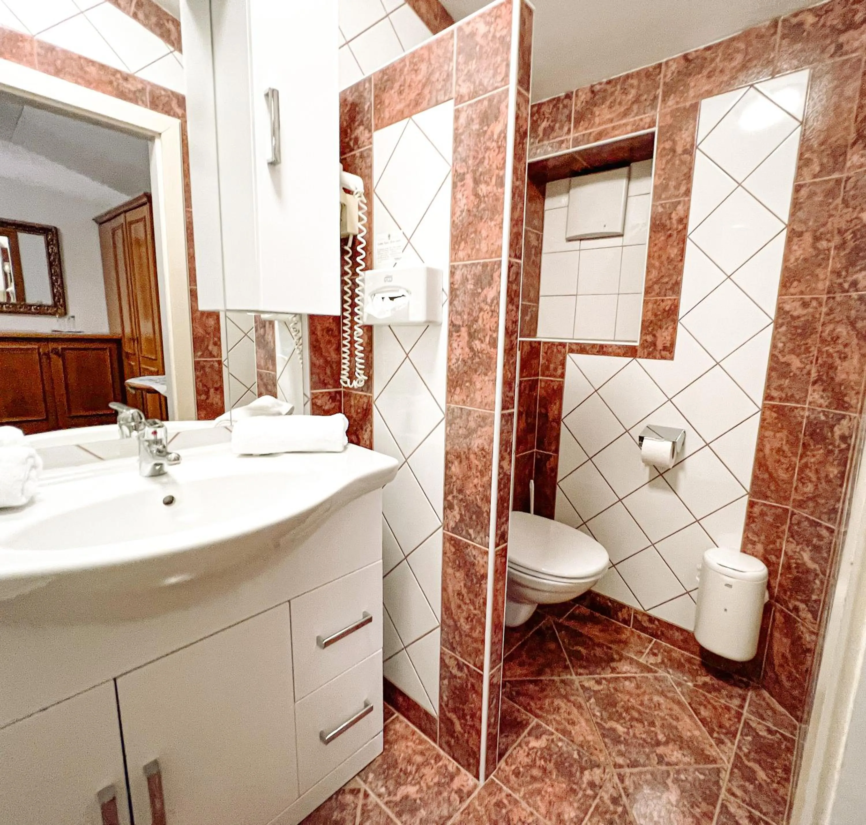 Toilet in Hotel Pass Lueg