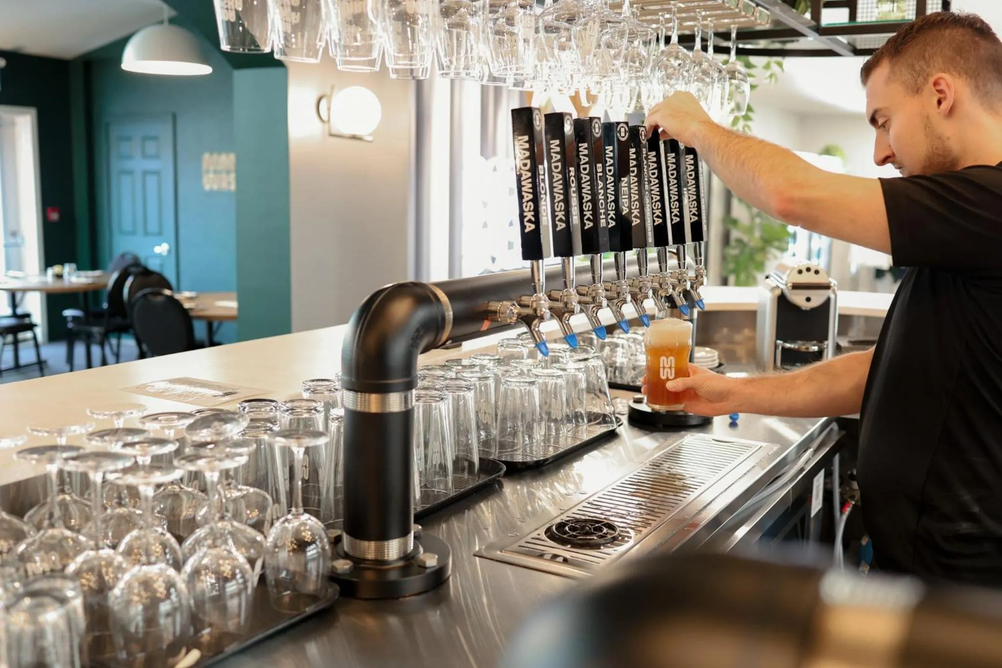 Restaurant/places to eat in Hôtel-Motel 1212