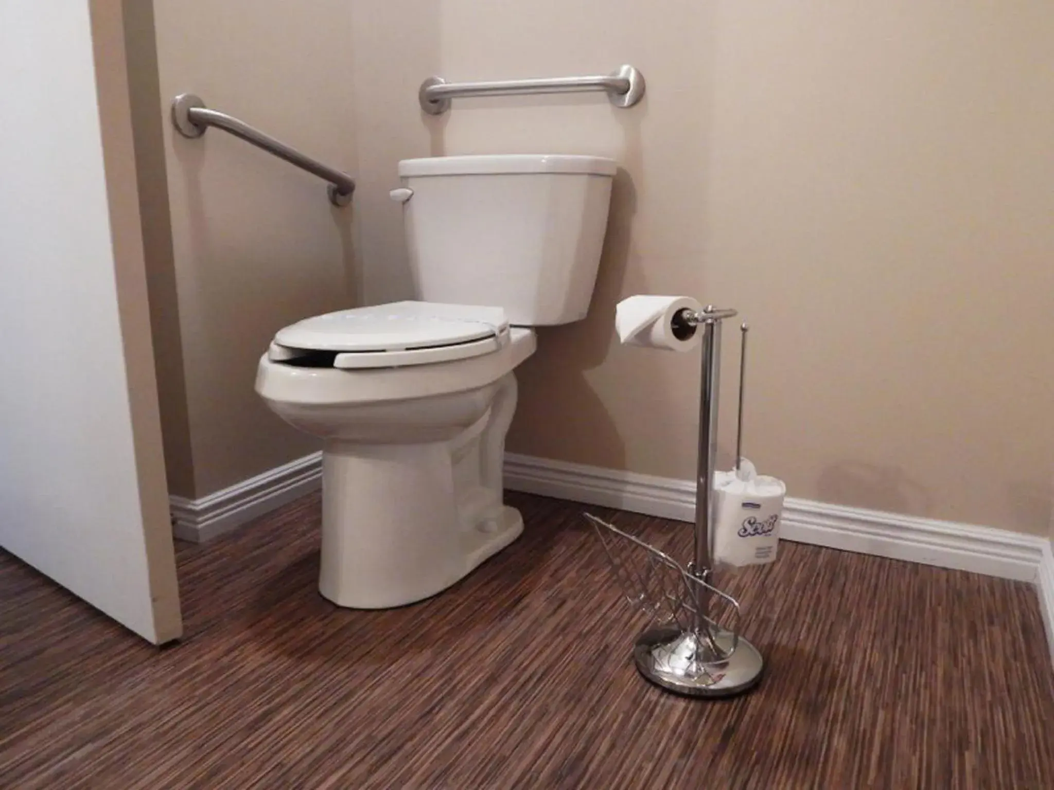 Queen Room - Disability Access in Hôtel-Motel 1212 Queen Room - Disability Access in Hôtel-Motel 1212