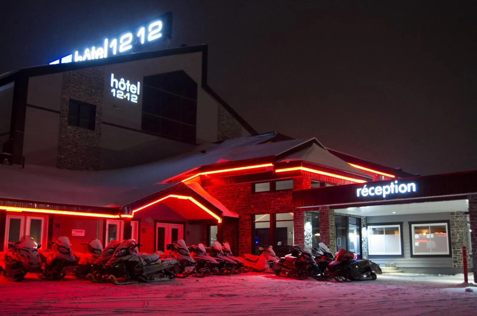 Facade/entrance in Hôtel-Motel 1212