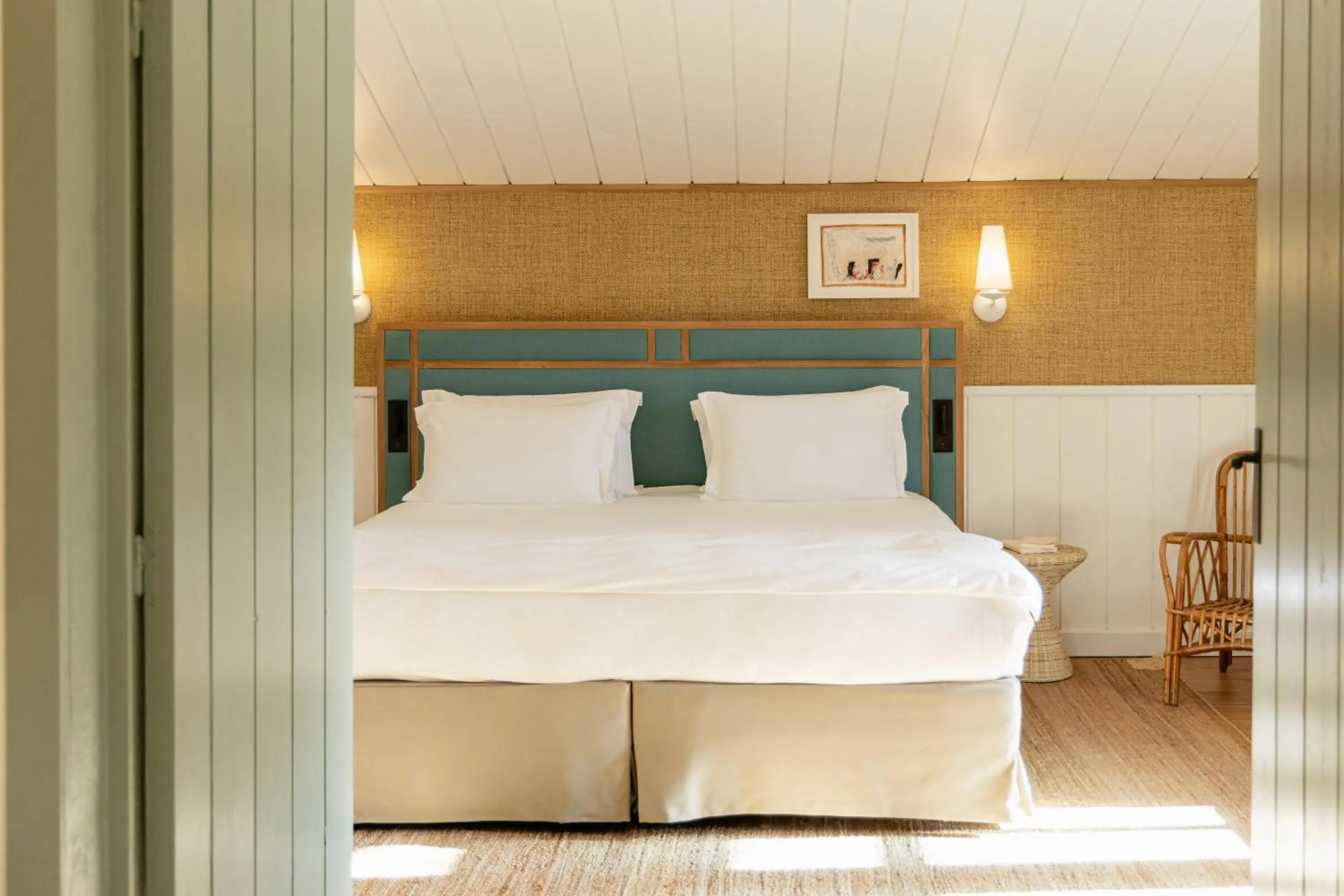 Bedroom, Bed in Les Sources de Caudalie