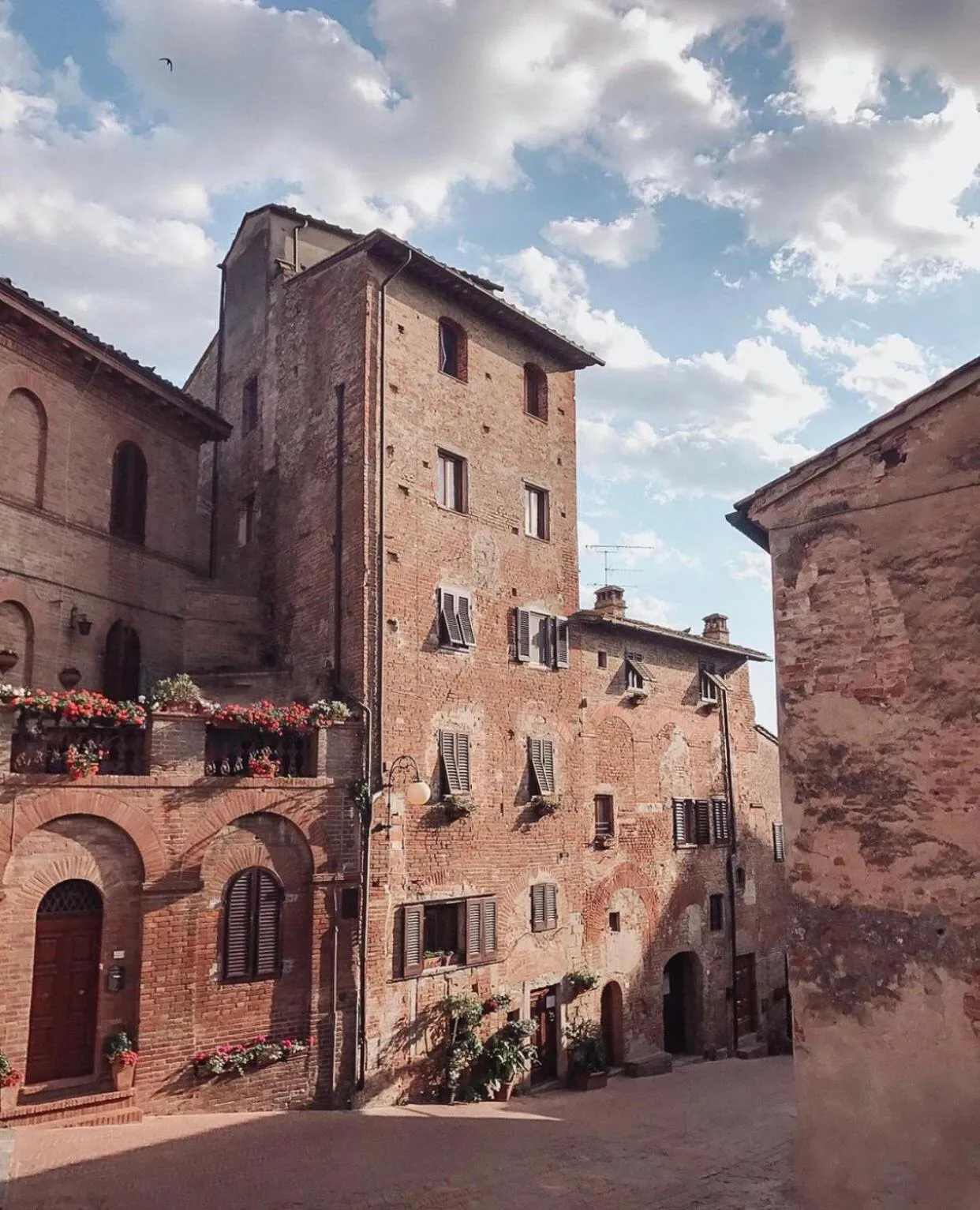 Property building in Antica Torre del Borgo