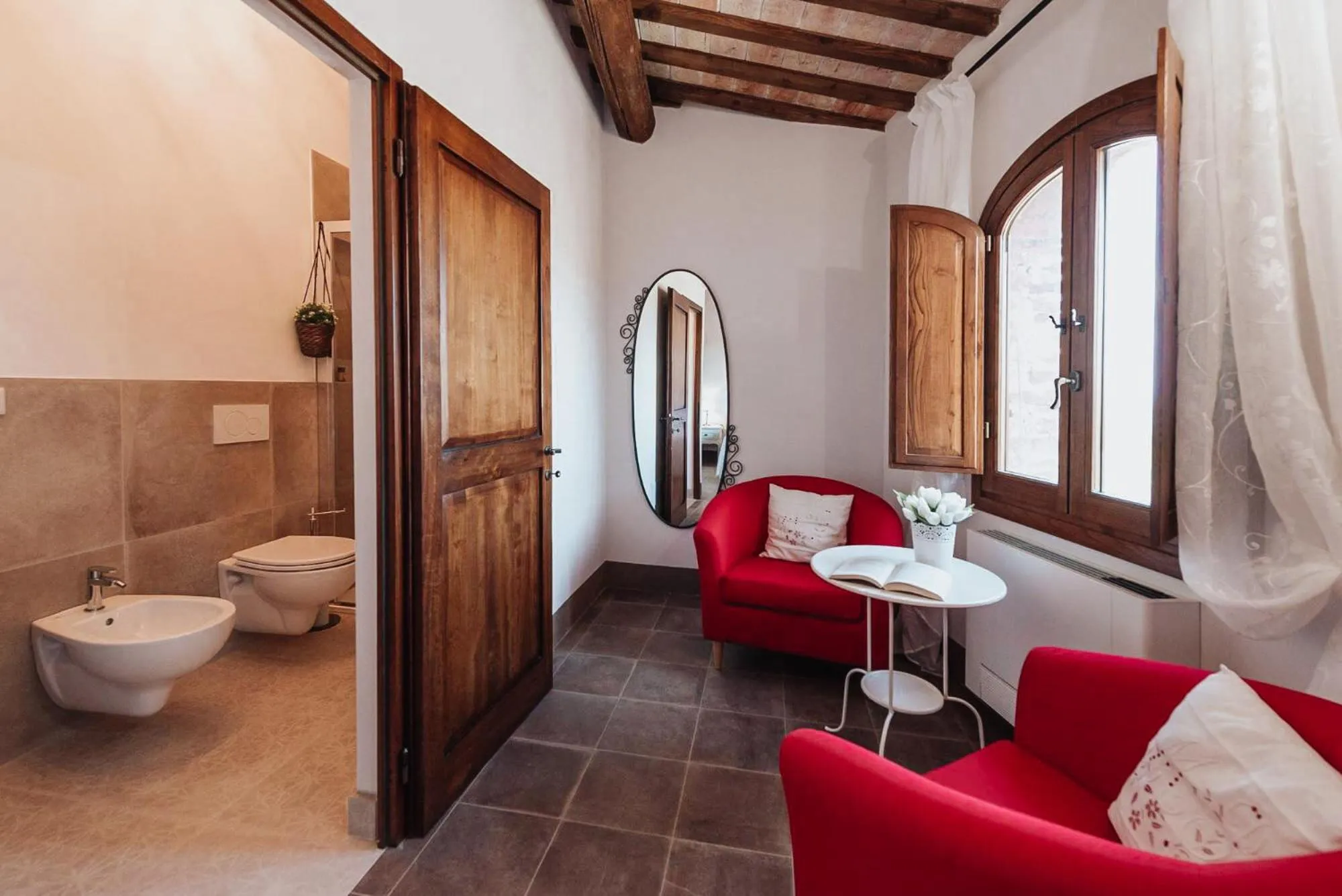 Photo of the whole room in Antica Torre del Borgo