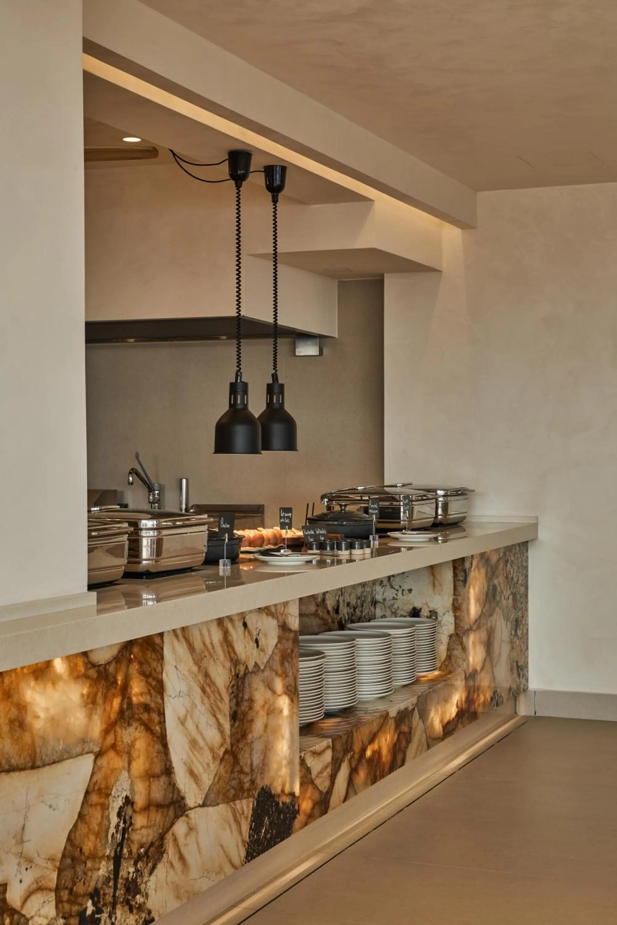 Restaurant/places to eat in Uzenie All Suites Boutique Resort