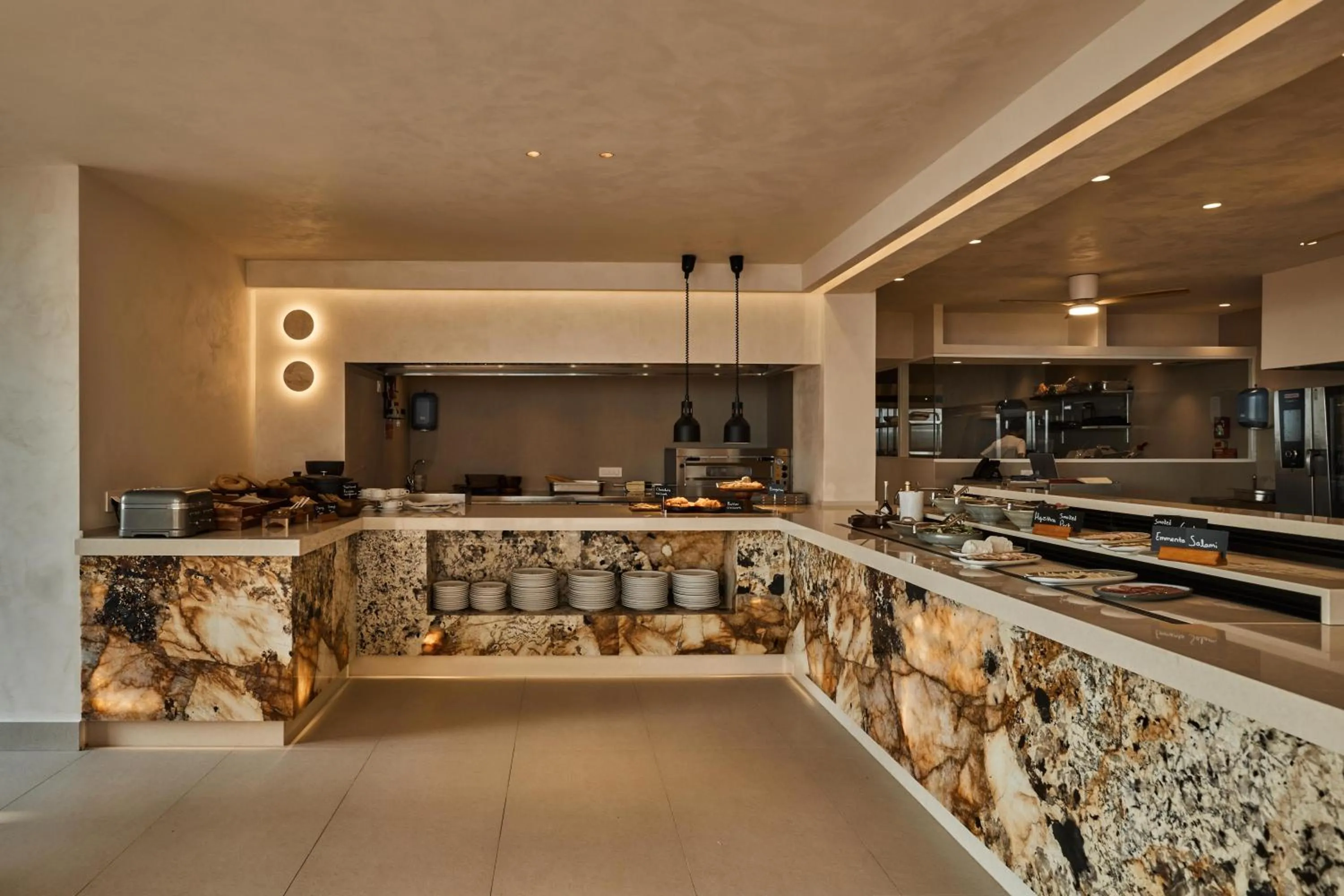 Restaurant/places to eat in Uzenie All Suites Boutique Resort