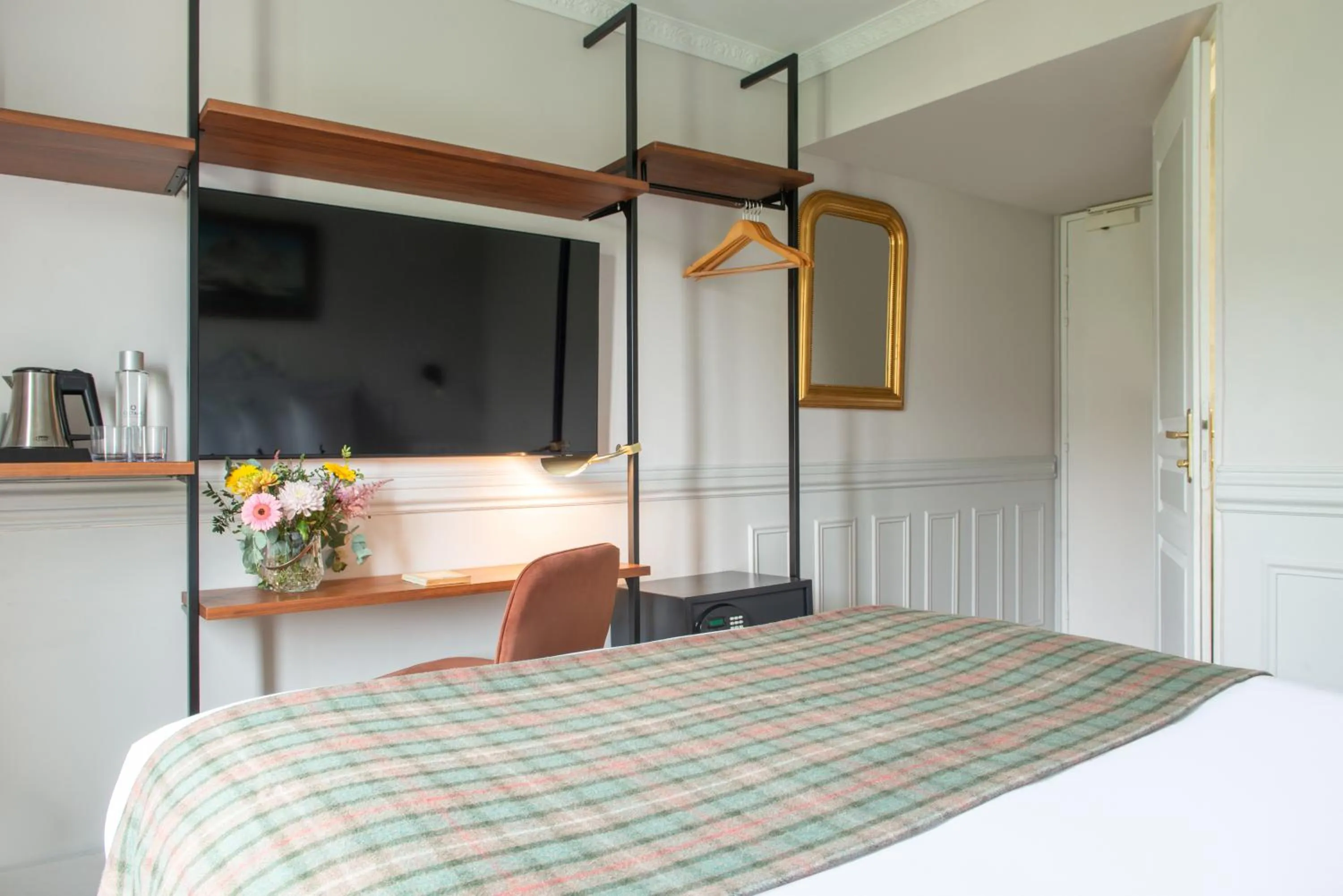 Bed in Hôtel De La Porte Dorée