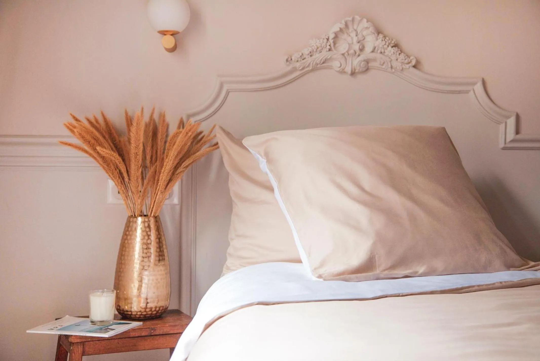 Bed in Hôtel De La Porte Dorée