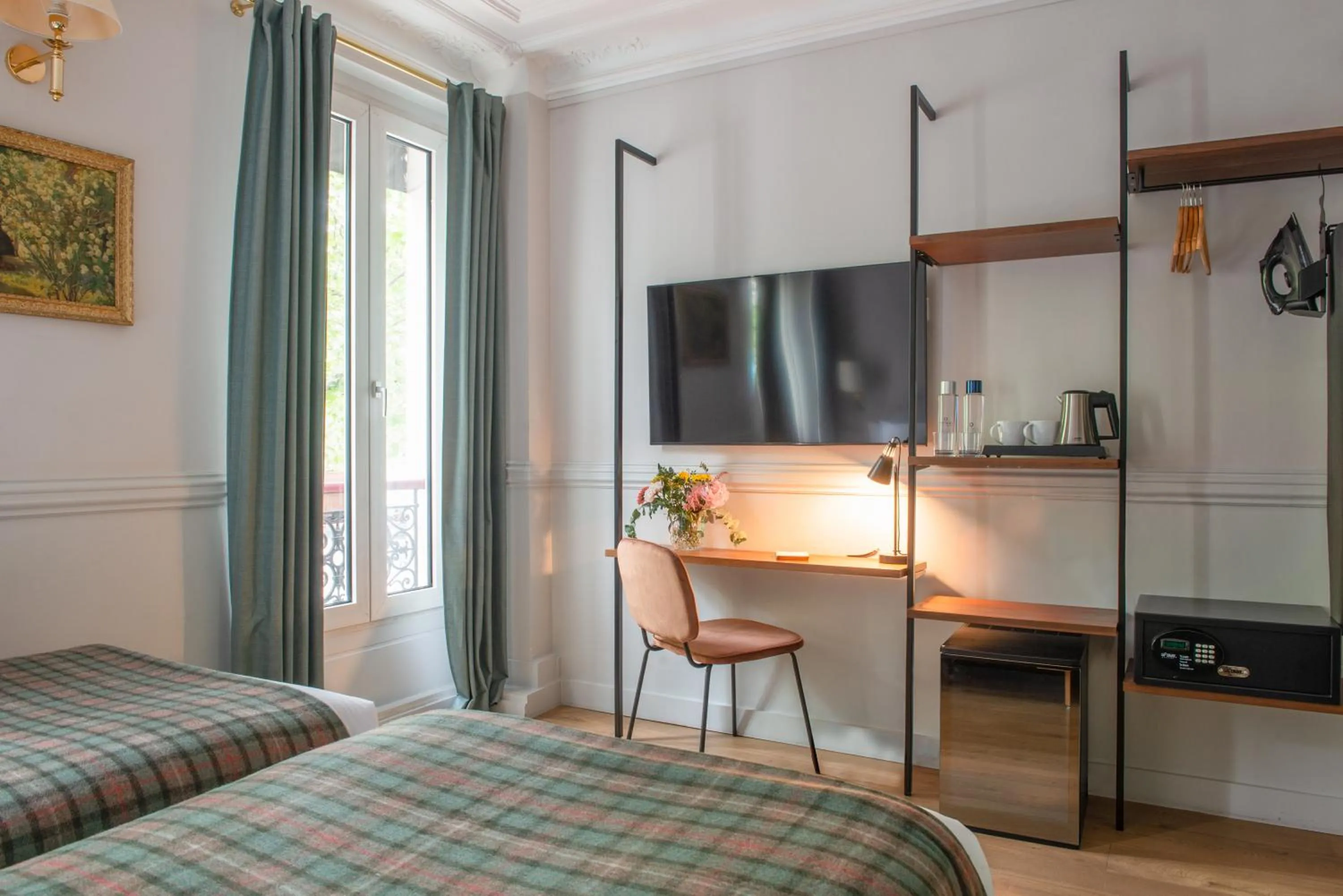 Bed in Hôtel De La Porte Dorée