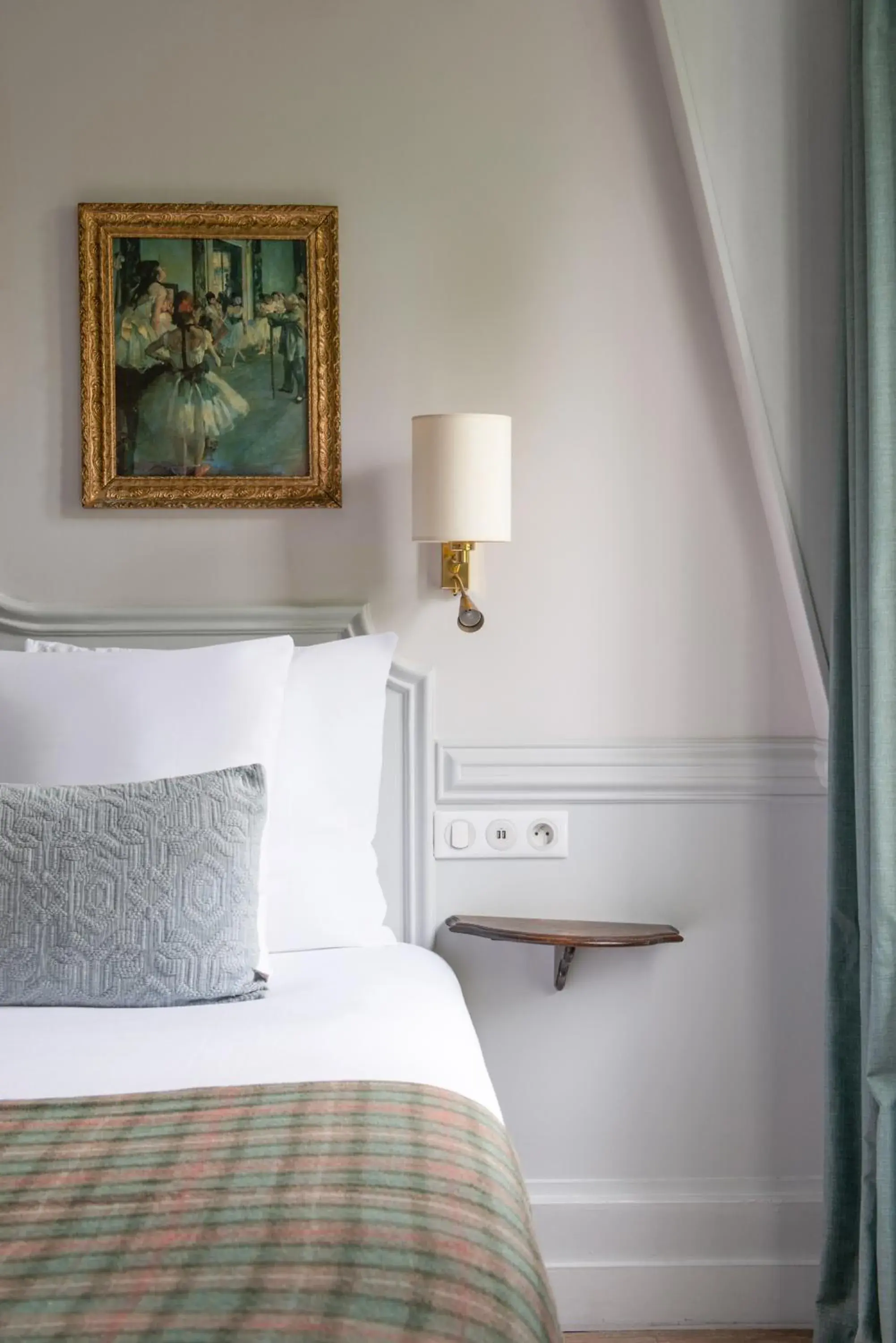 Superior Double Room in Hôtel De La Porte Dorée Superior Double Room in Hôtel De La Porte Dorée