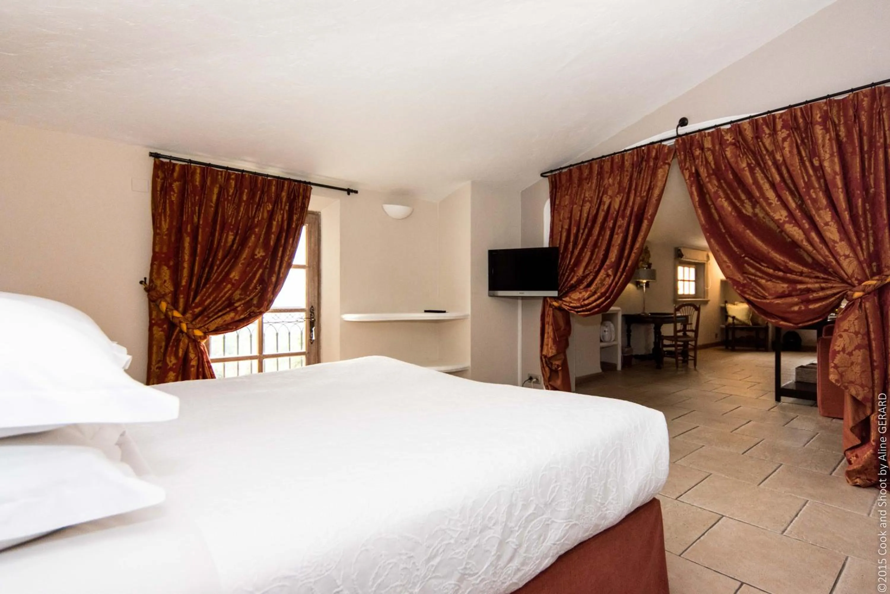 Bed in Hôtel & Restaurant Alain Llorca