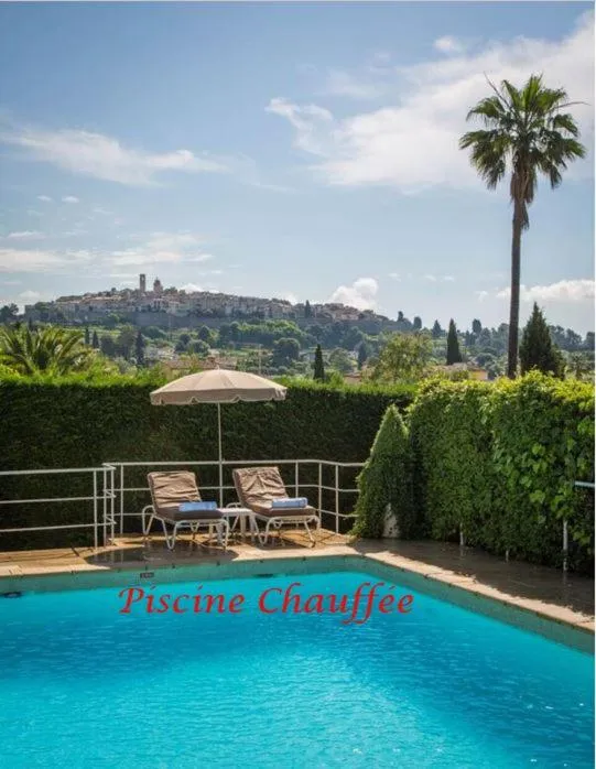 Swimming pool in Hôtel & Restaurant Alain Llorca