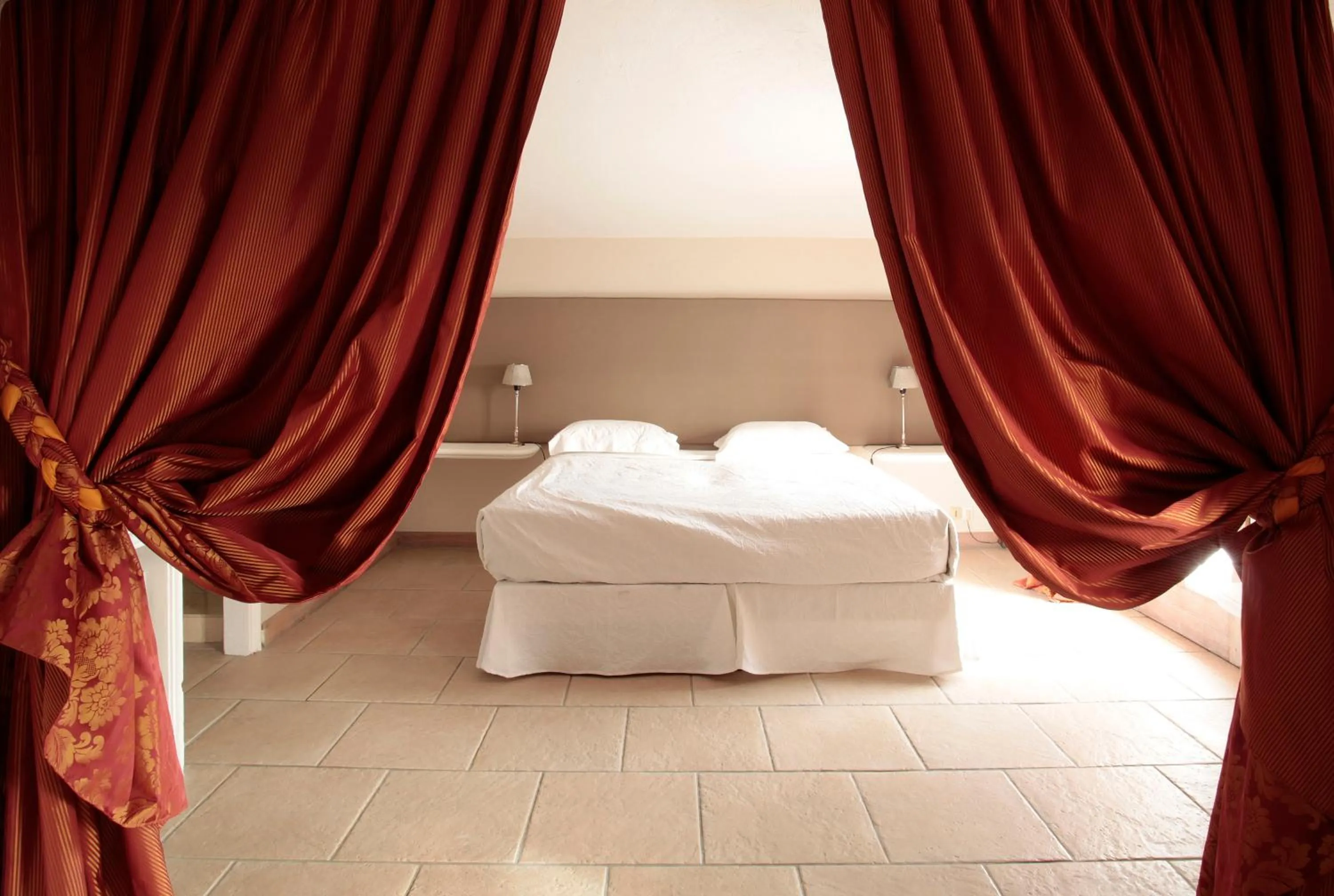 Bed in Hôtel & Restaurant Alain Llorca