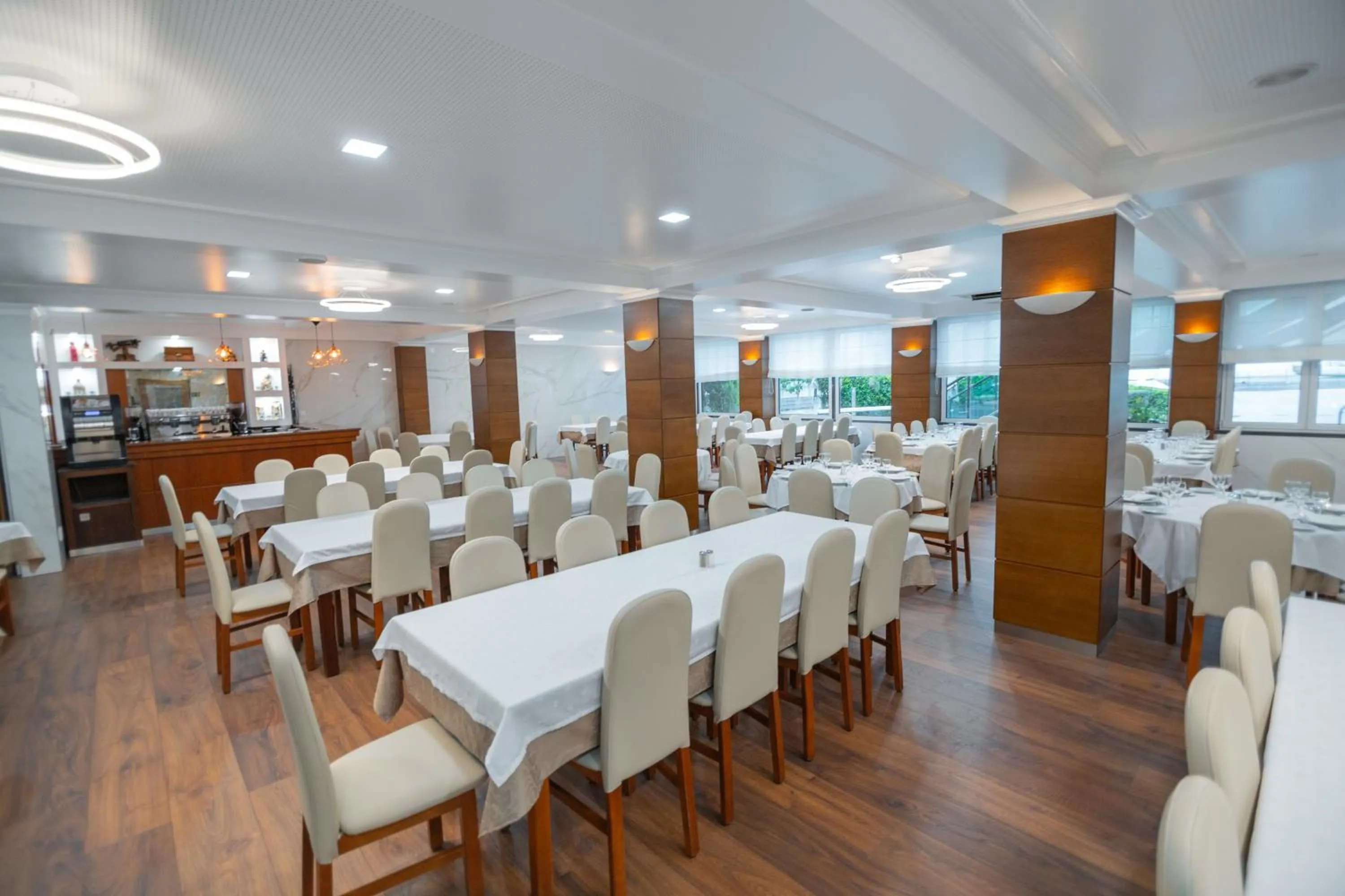 Restaurant/places to eat in Avenida de Fatima