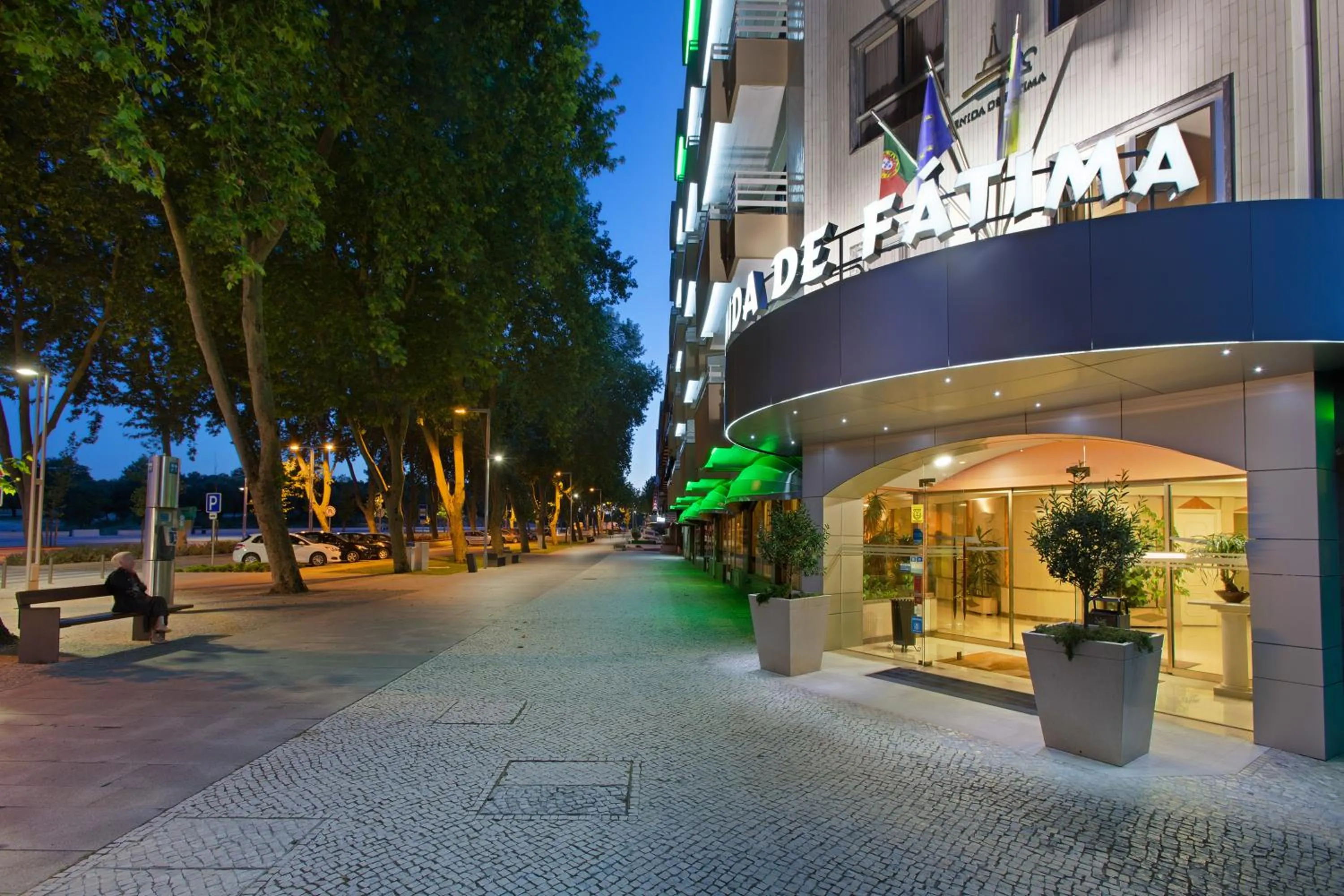 Facade/entrance in Avenida de Fatima