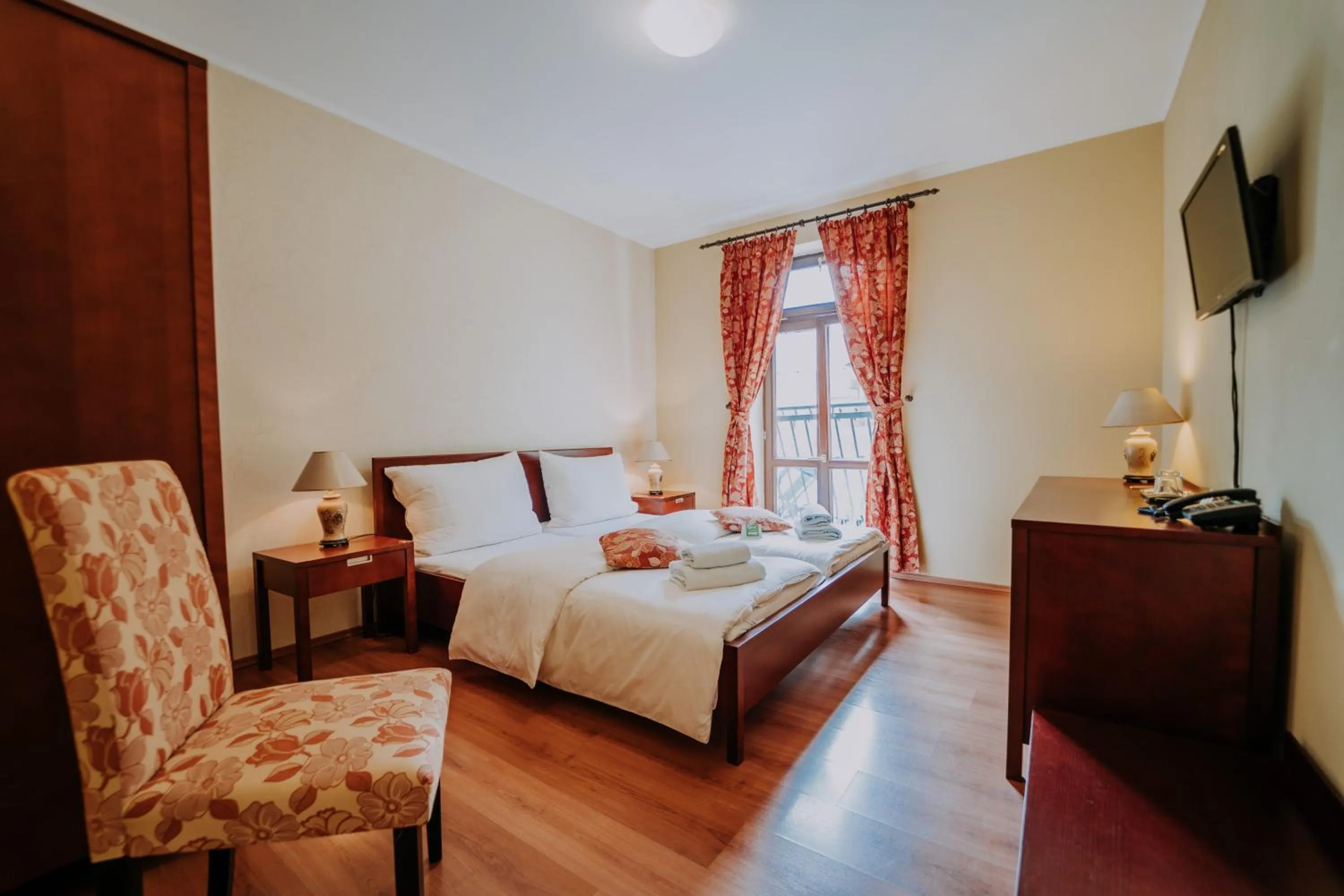 TV and multimedia, Bed in Eco Friendly Hotel Dália