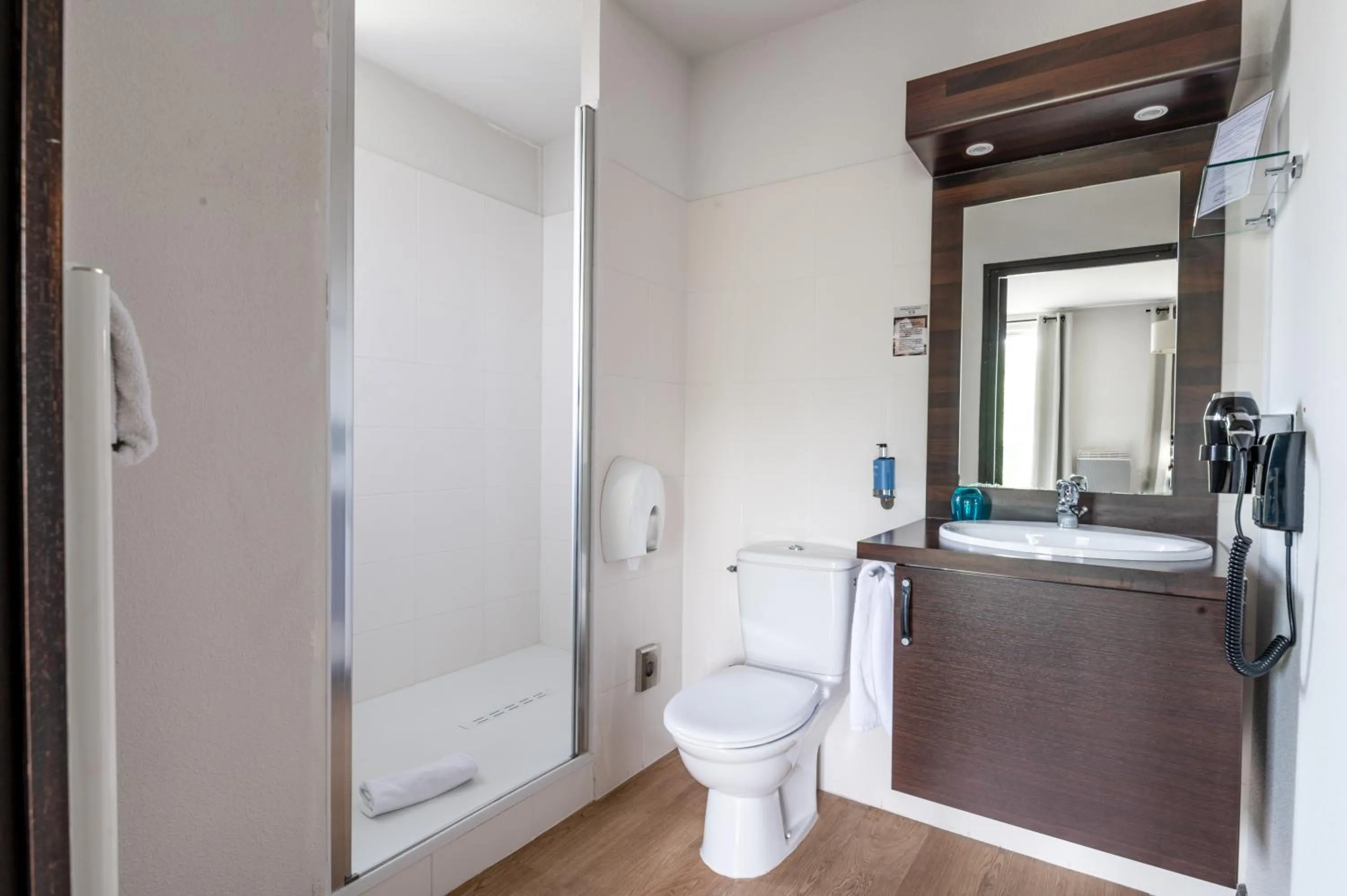 Shower in Domaine de Cicé-Blossac, Resort Spa & Golf