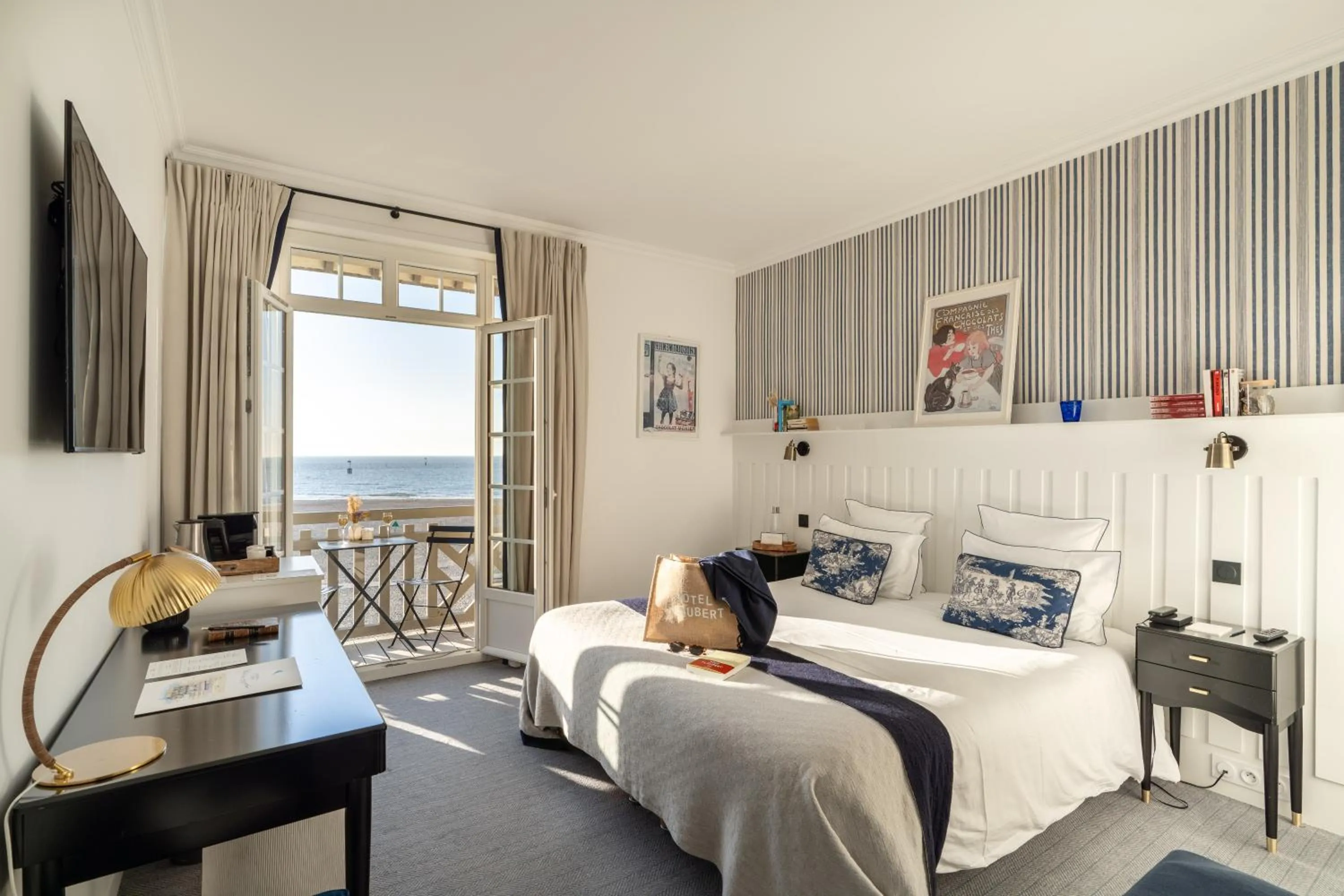 Balcony/Terrace, Bed in Le Flaubert