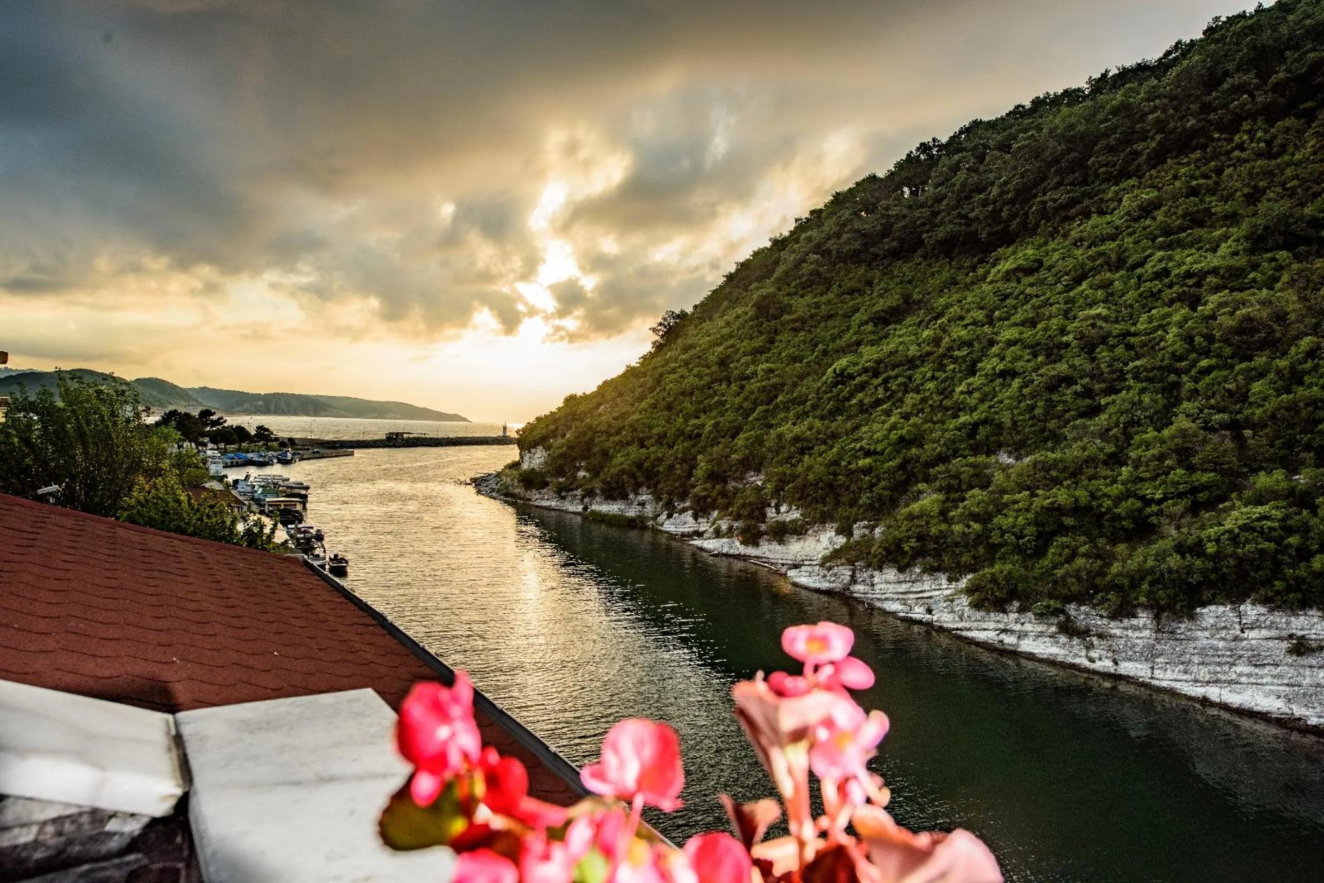 Balcony/Terrace in Hill River Hotel