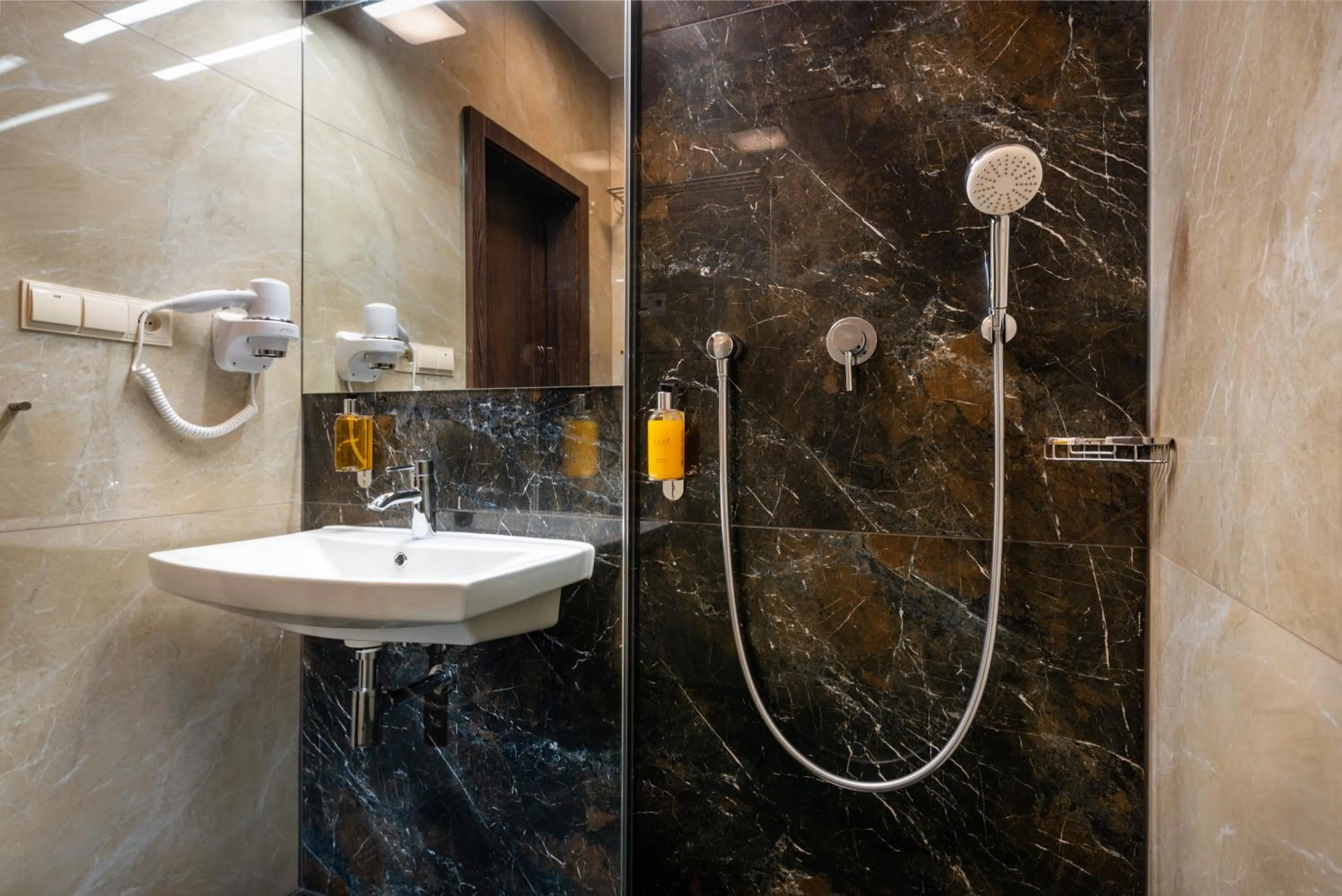 Shower in Hotel SATEL