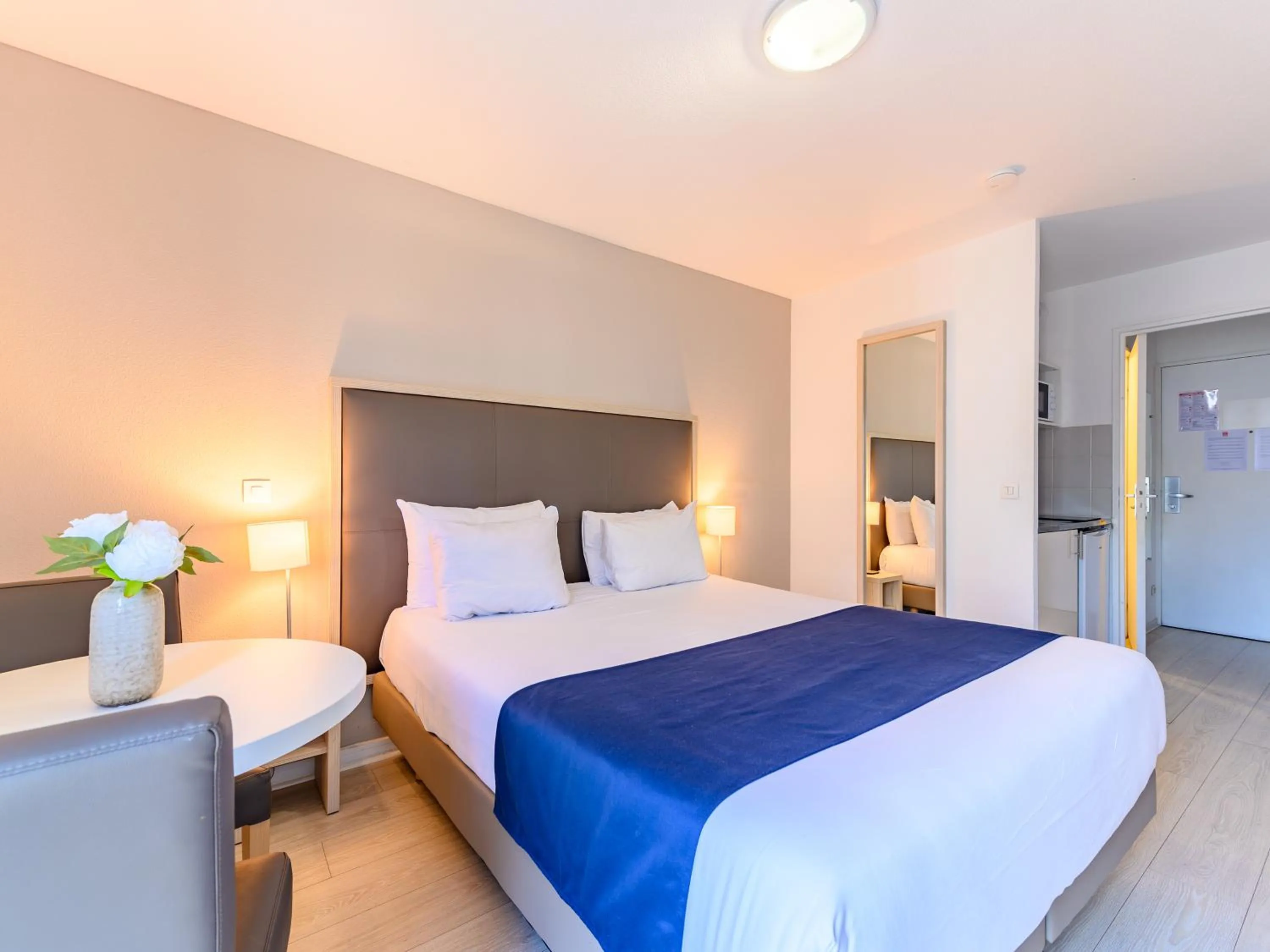 Photo of the whole room, Bed in Séjours & Affaires Pantin Charles De Gaulle