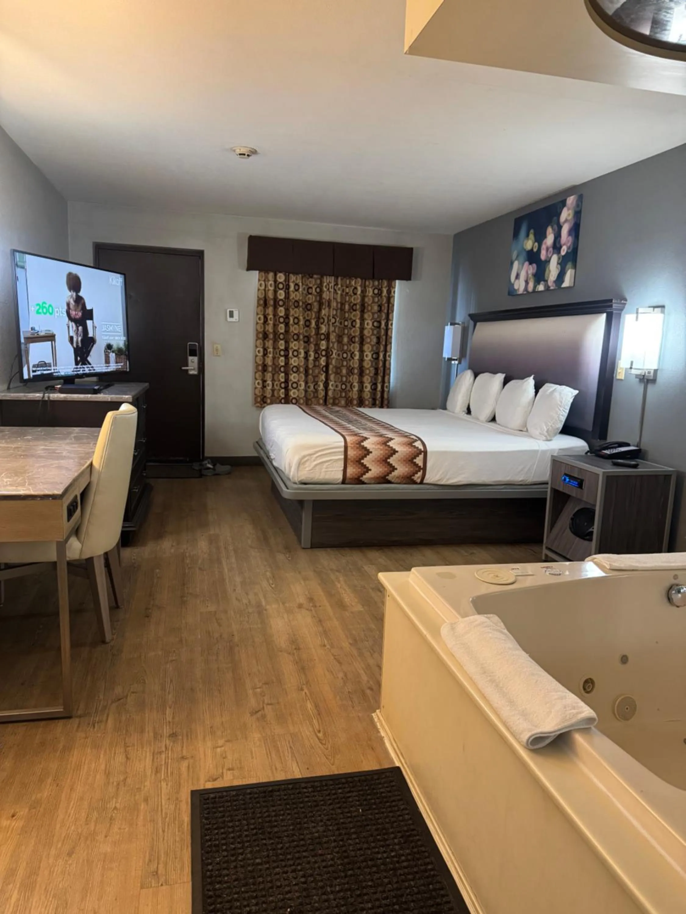 Photo of the whole room, Bed in Blue Star Motel