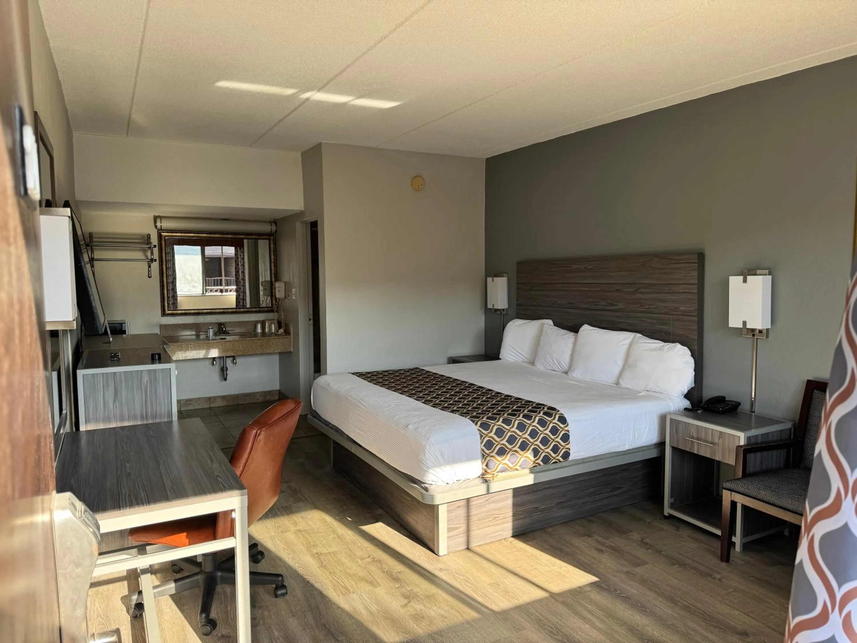 Shower, Bed in Blue Star Motel