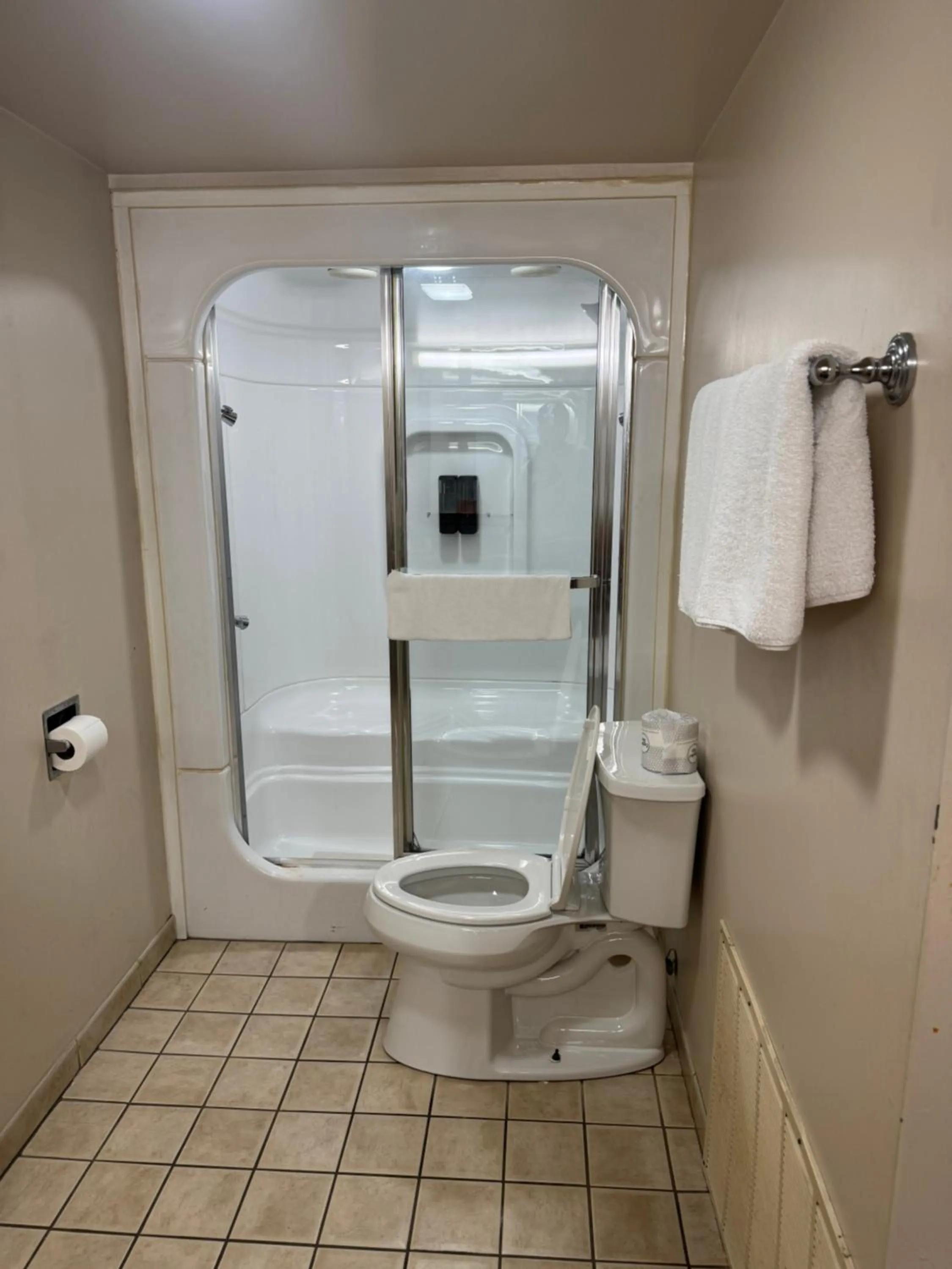 Bathroom in Blue Star Motel