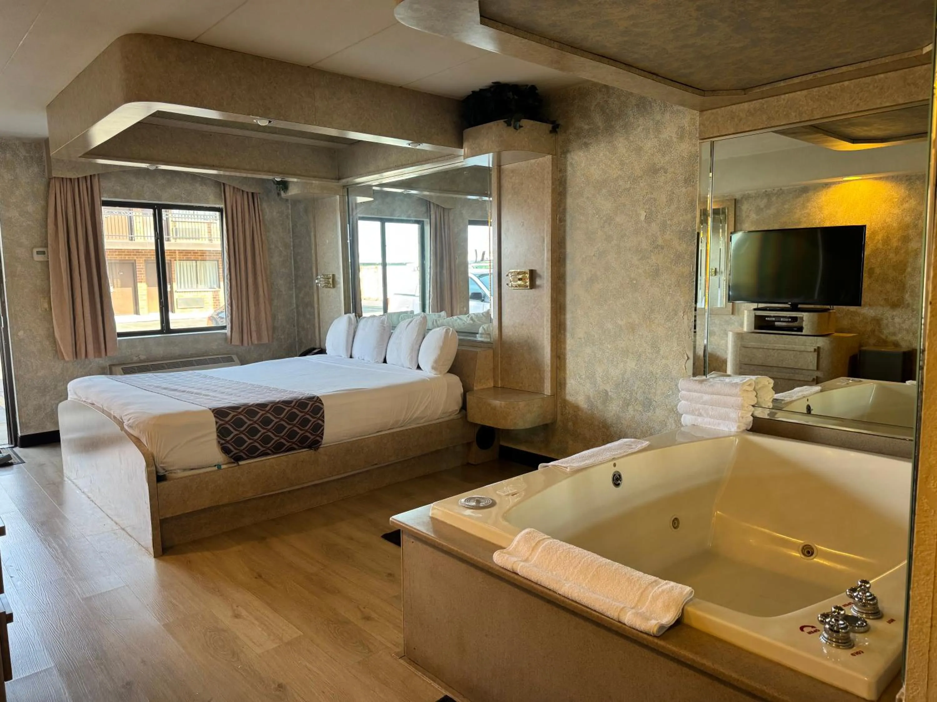 Photo of the whole room, Bed in Blue Star Motel