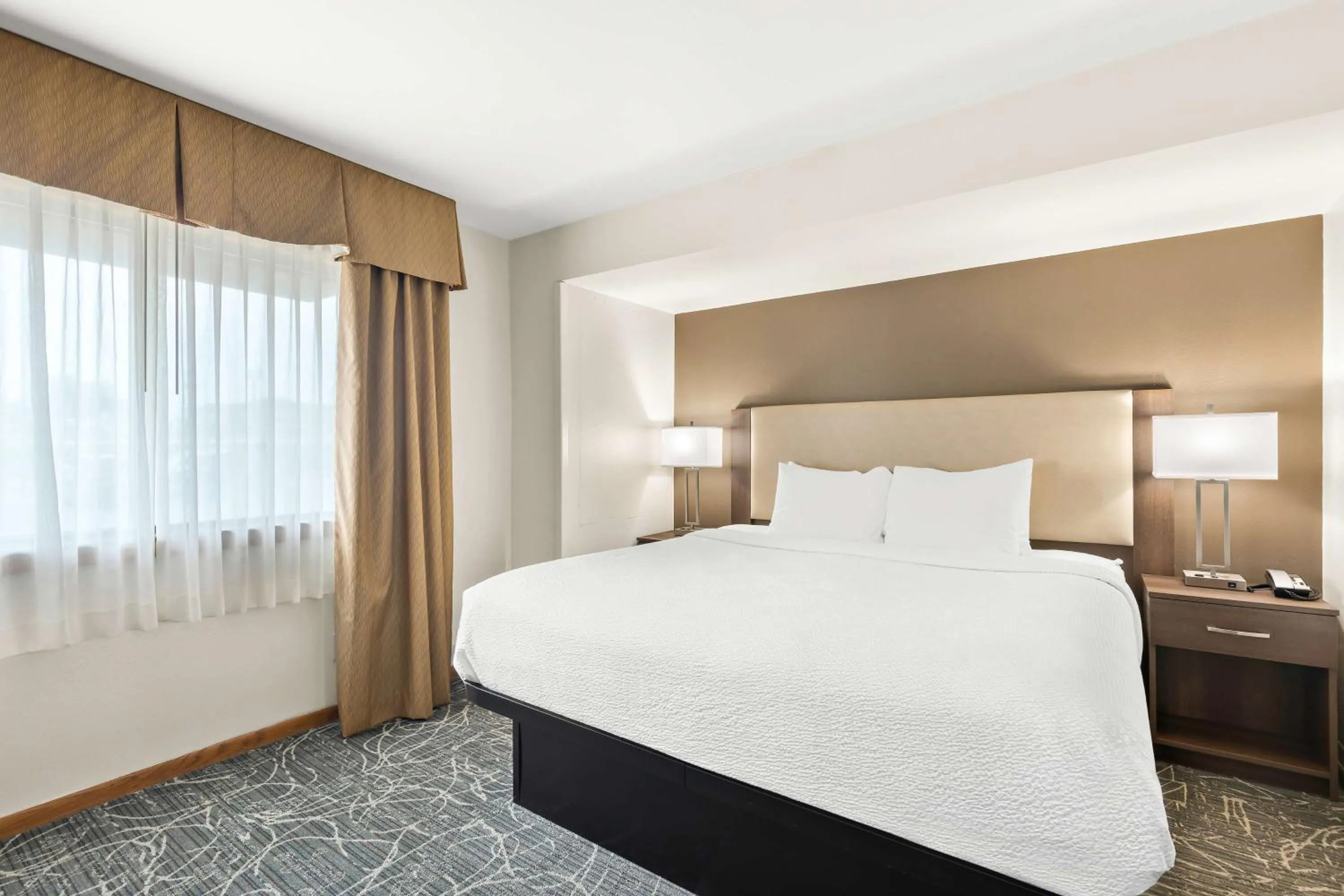 Bedroom, Bed in Best Western West Towne Suites