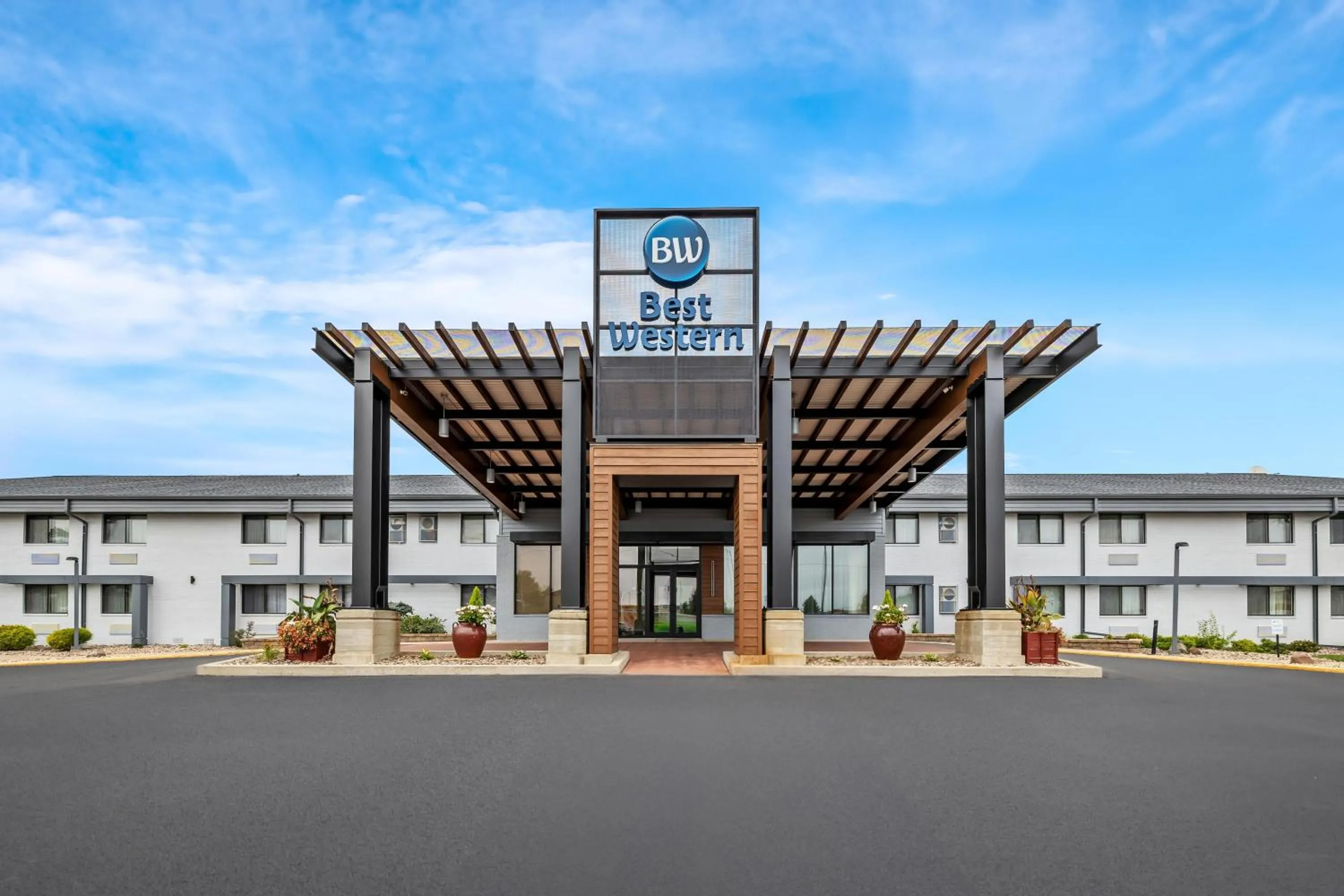 Property building in Best Western West Towne Suites